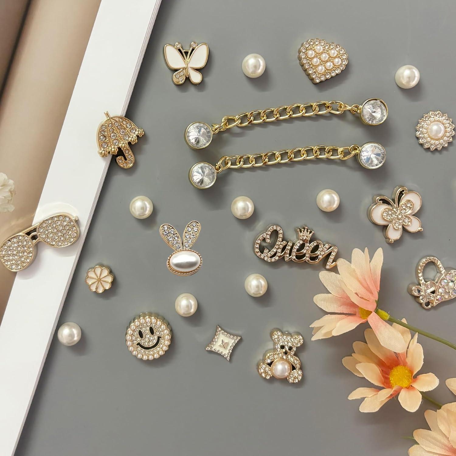 Juego de Encantos para Zapatos Brillantes Dorados - 24 Accesorios