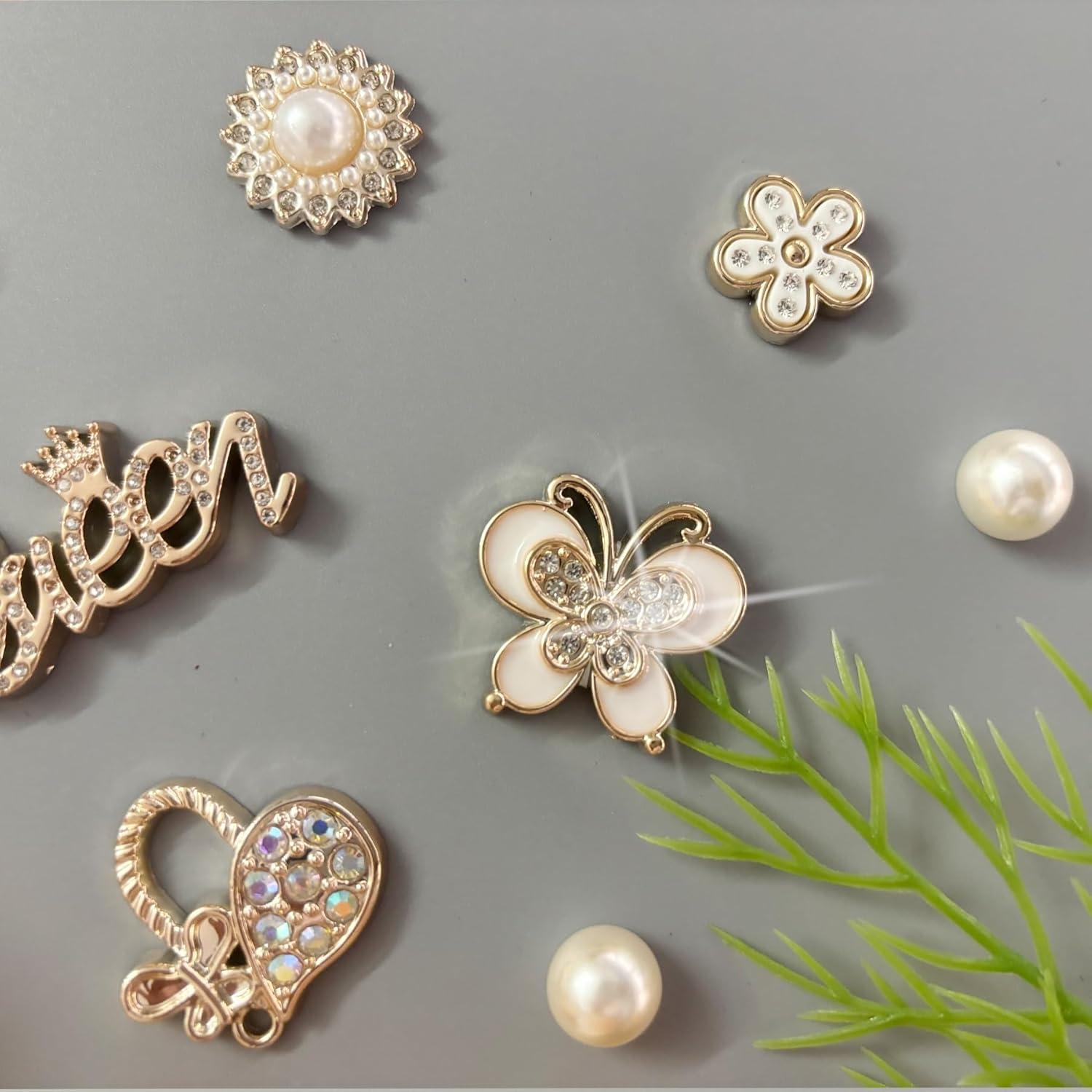 Juego de Encantos para Zapatos Brillantes Dorados - 24 Accesorios