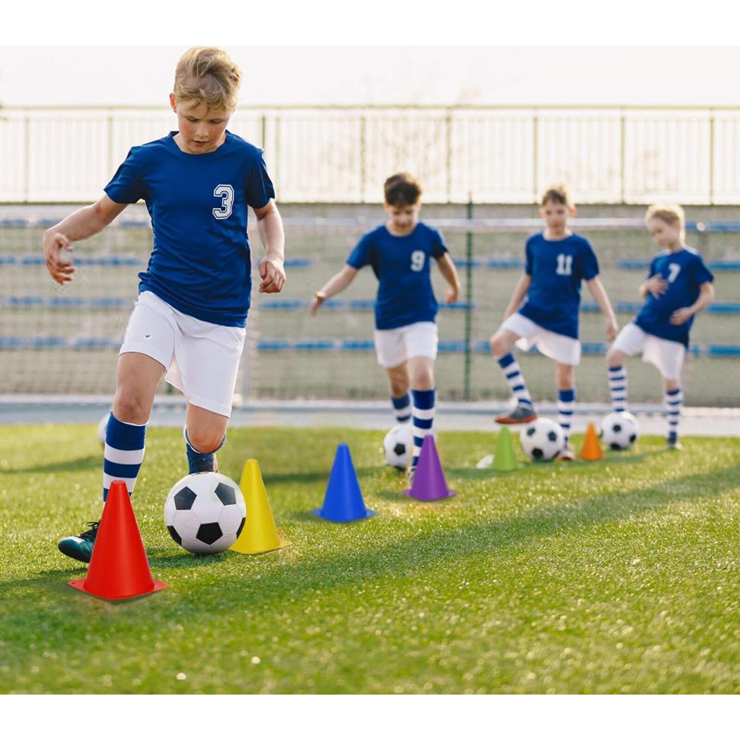 Paquete de 30 Conos de Entrenamiento Faswin 17.78 cm Colores