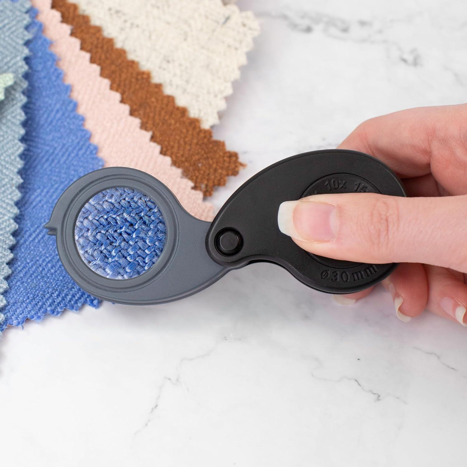 Lupa Plegable Carson TriView 5x/10x/15x con Estuche