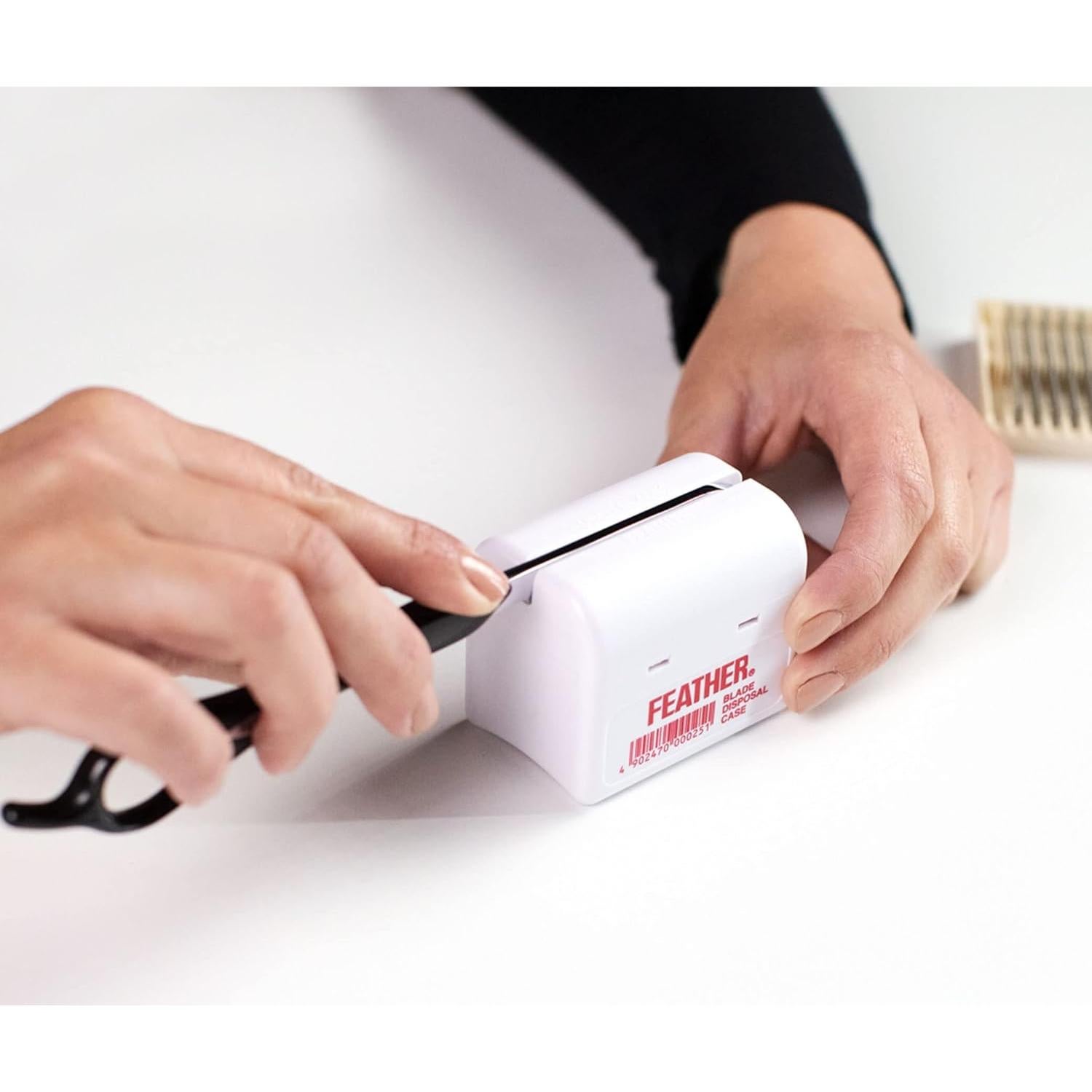 Caja de Desecho de Cuchillas de Afeitar Feather F1-15-900