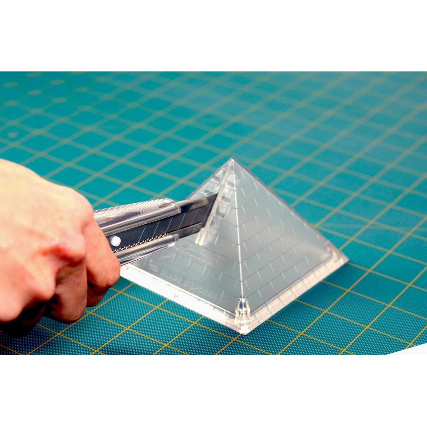 Caja de Desecho de Cuchillas NT Cutter ICD-400P 9.9x7.9 cm