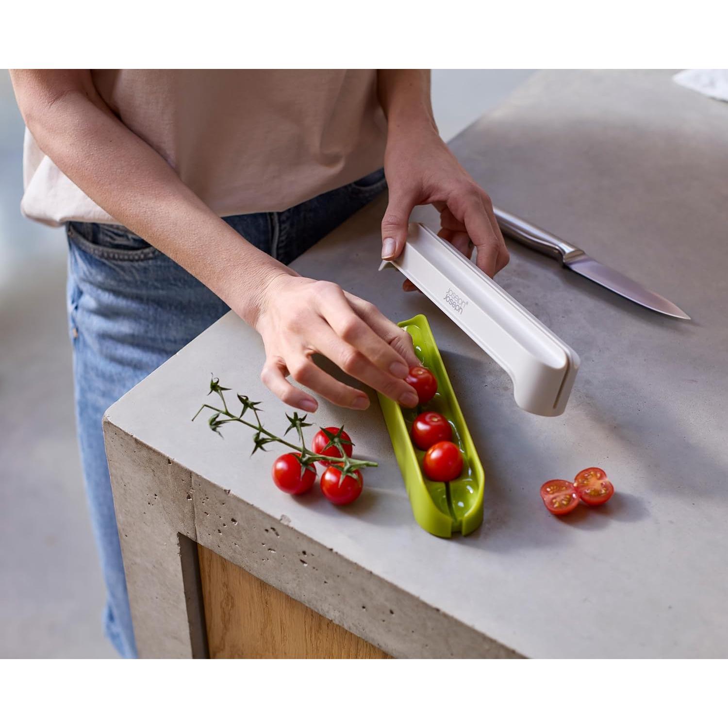 Cortador de Frutas Pequeñas Joseph Joseph Halve-It, Verde/Blanco