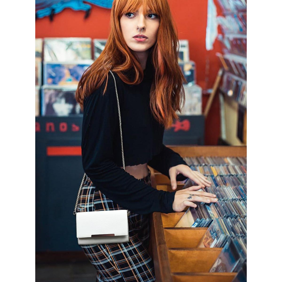 Bolso de Mano Blanco AFKOMST para Mujeres - Elegante y Práctico