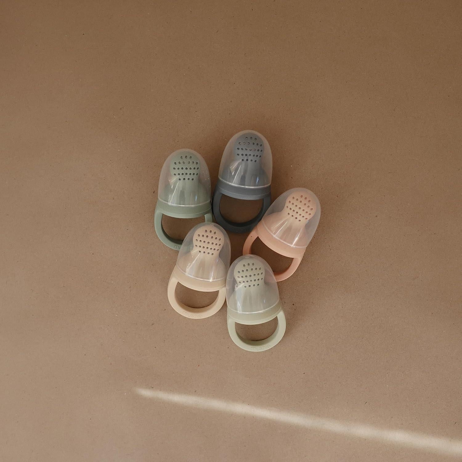 Chupete de Alimentación de Silicona Mushie para Bebés 6+ Meses