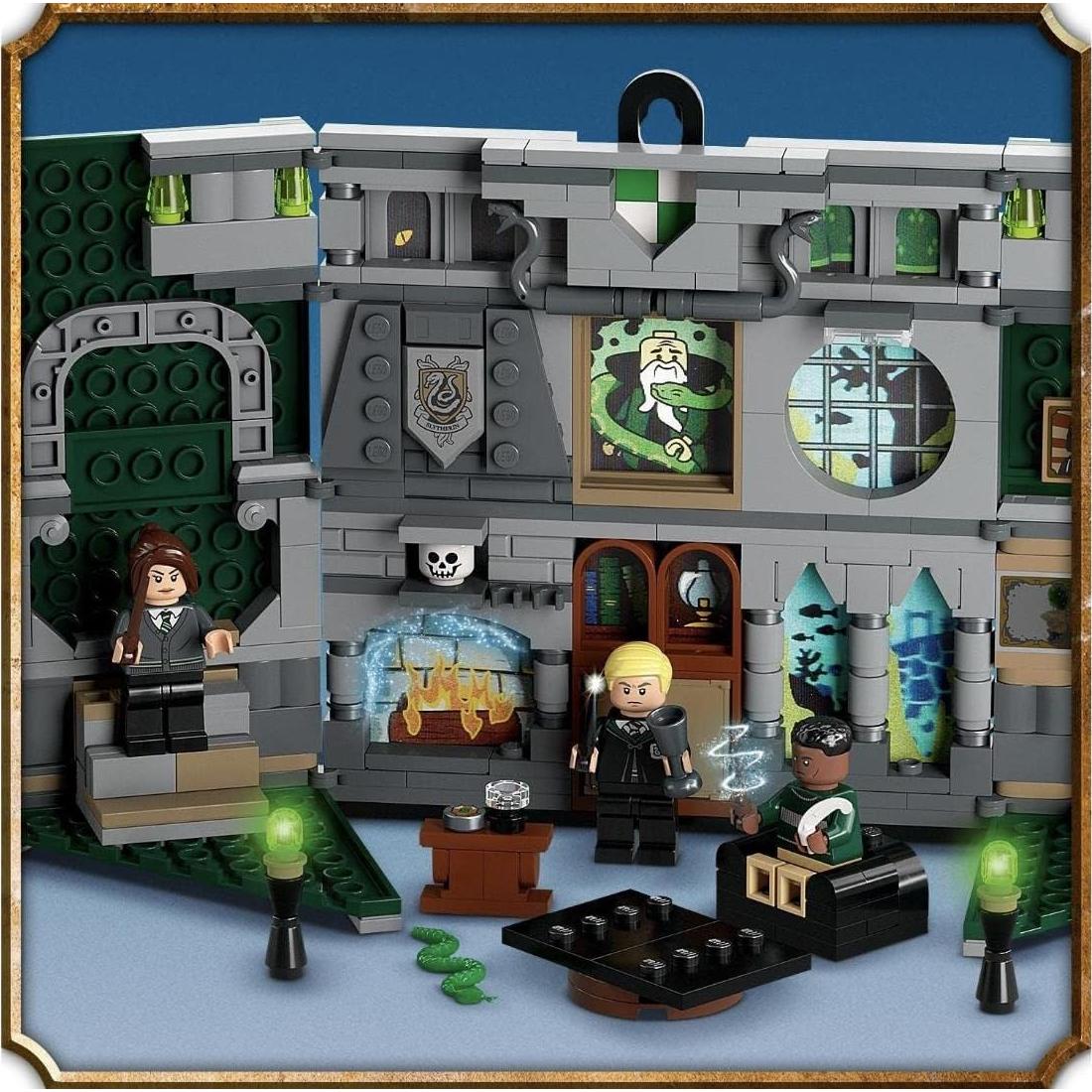 LEGO Harry Potter Bandera Slytherin 76410 con Minifiguras