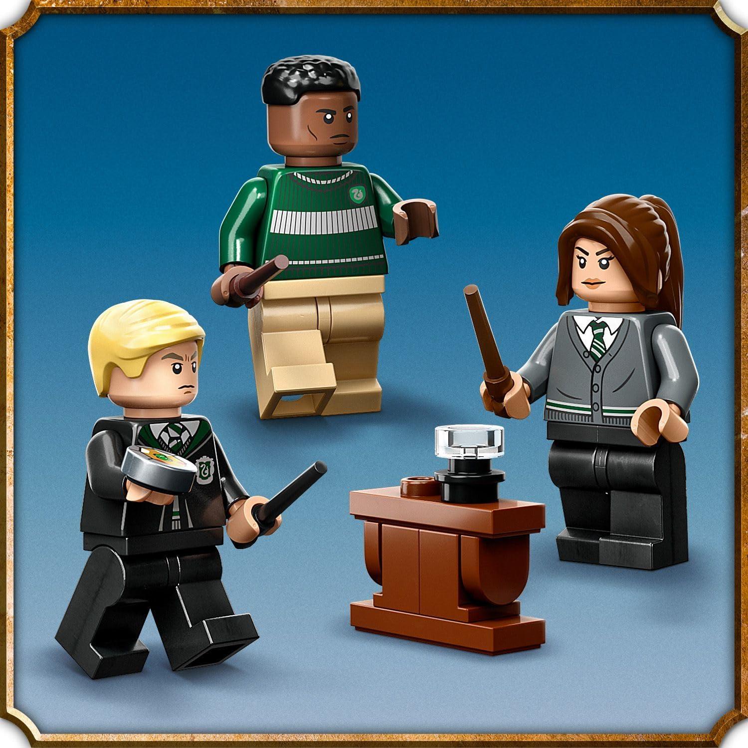 LEGO Harry Potter Bandera Slytherin 76410 con Minifiguras