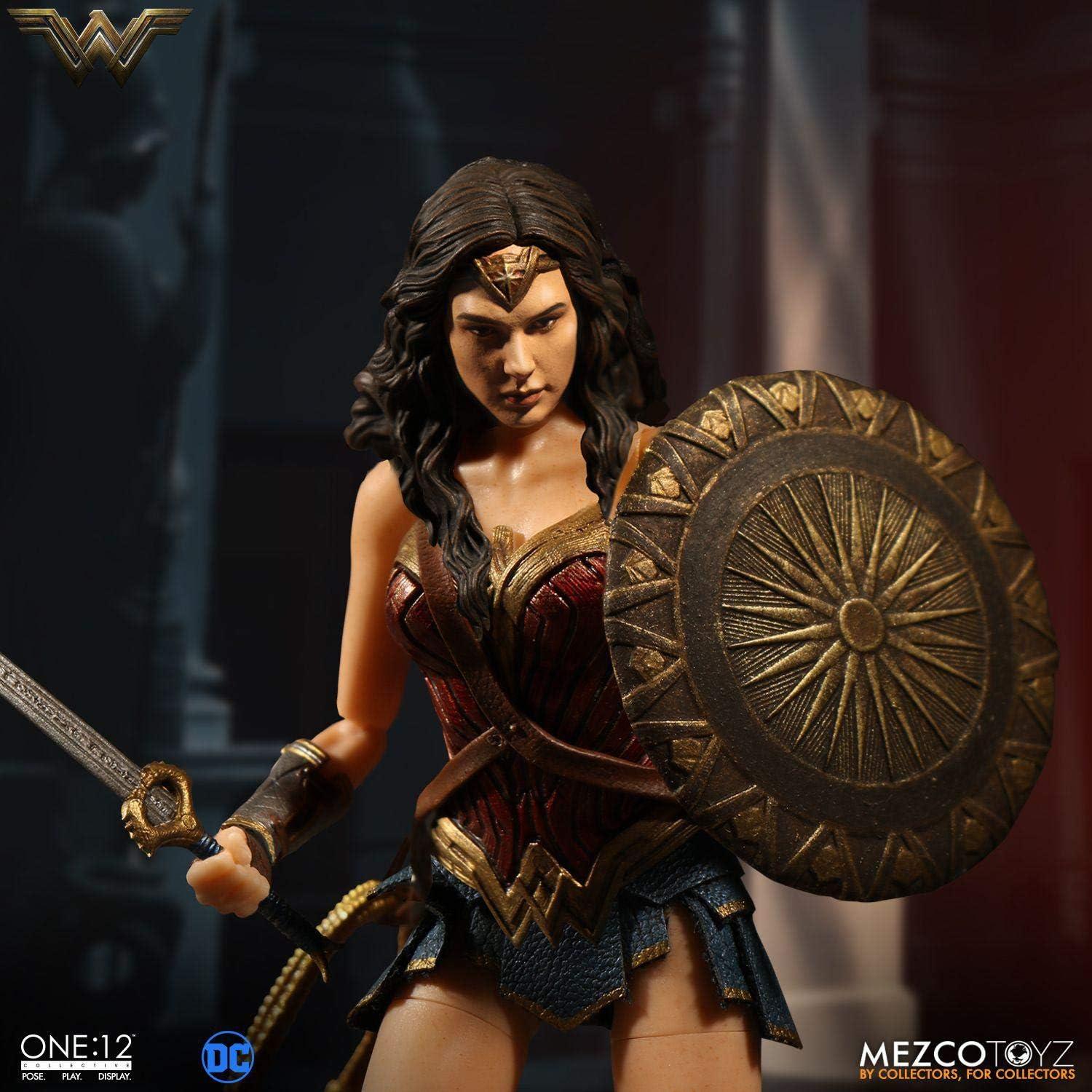 Figura de Acción Wonder Woman Mezco Toys 1:12 15.24 cm