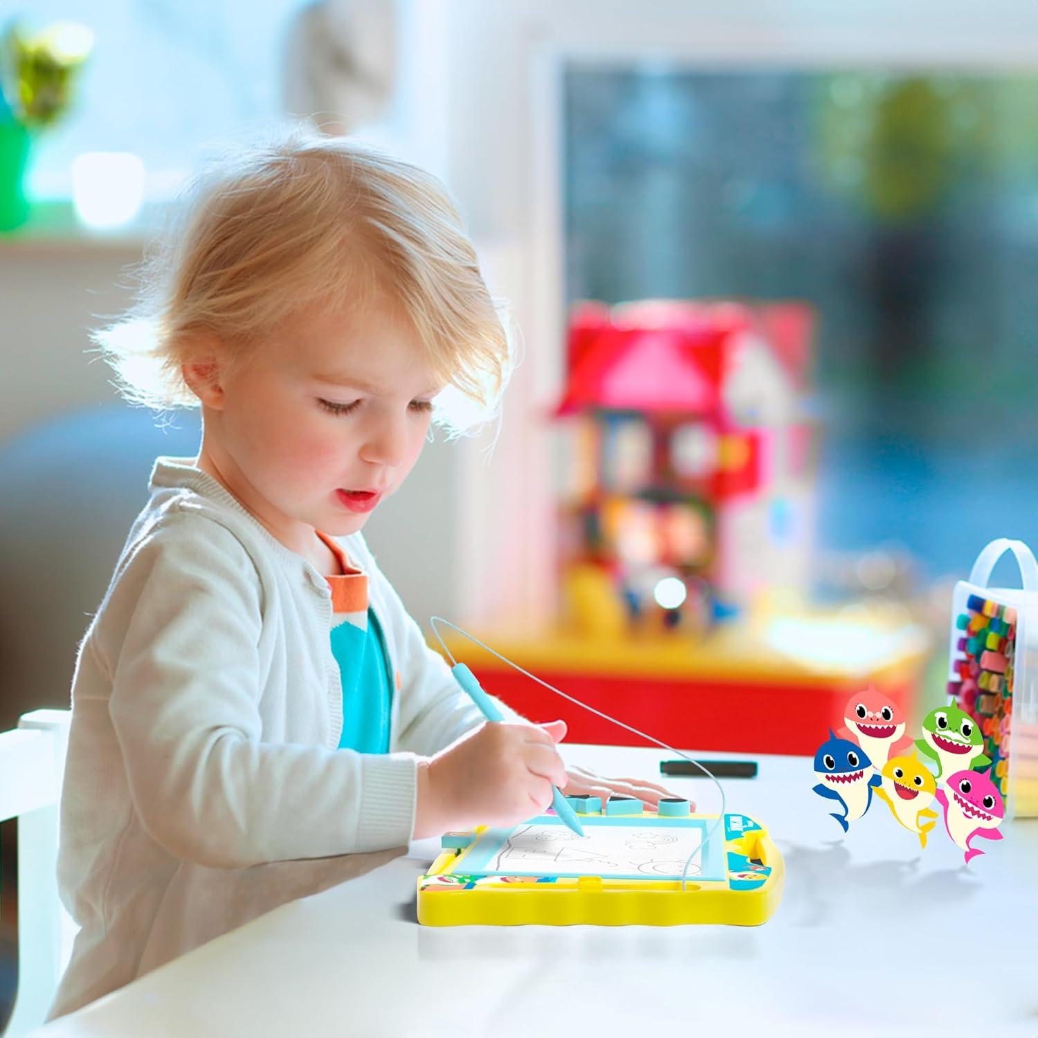 Tablero Magnético Baby Shark 35.5x25.4cm con Estilógrafo