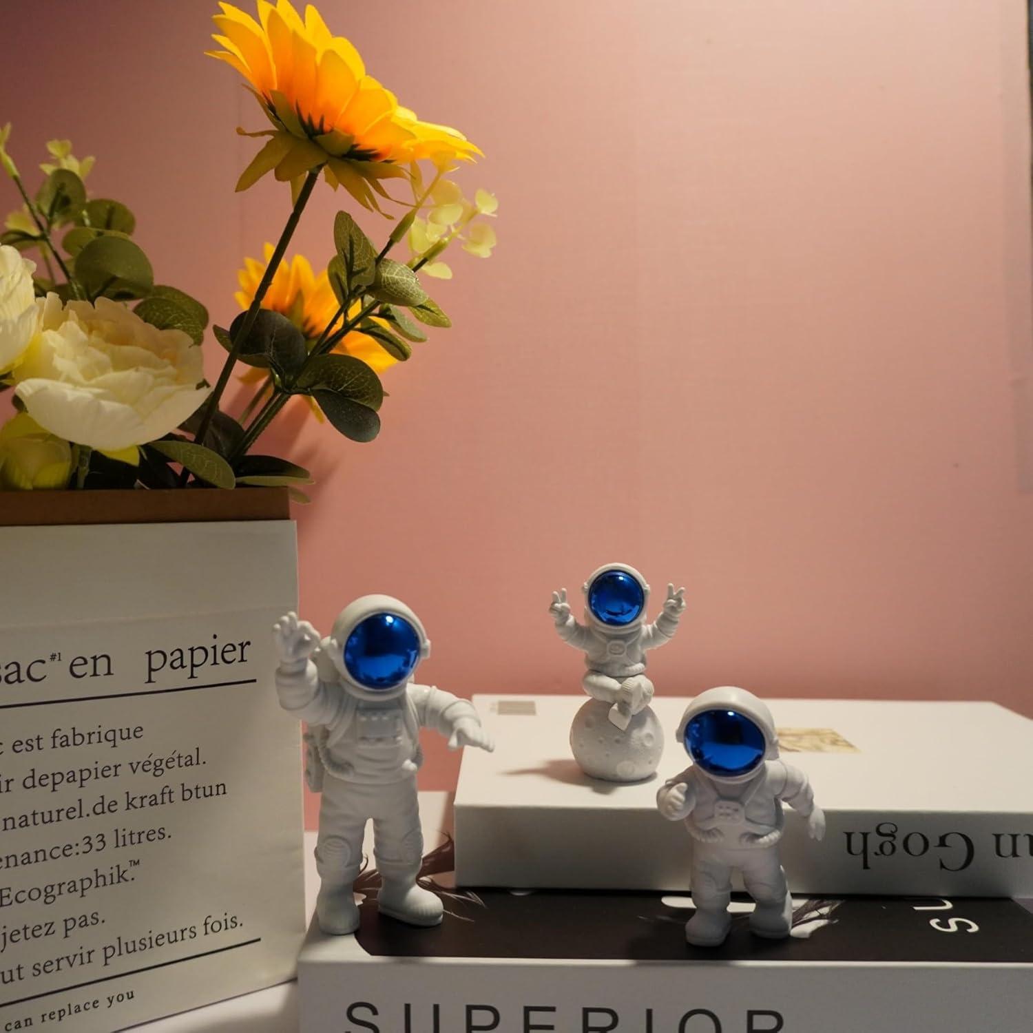 Conjunto de 4 Estatuas de Astronautas Ni-JASW Azul y Blanco