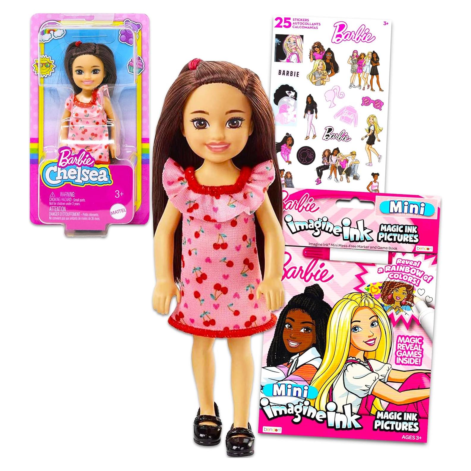 Set de Juego Muñeca Mini Barbie Chelsea + Libro y Stickers