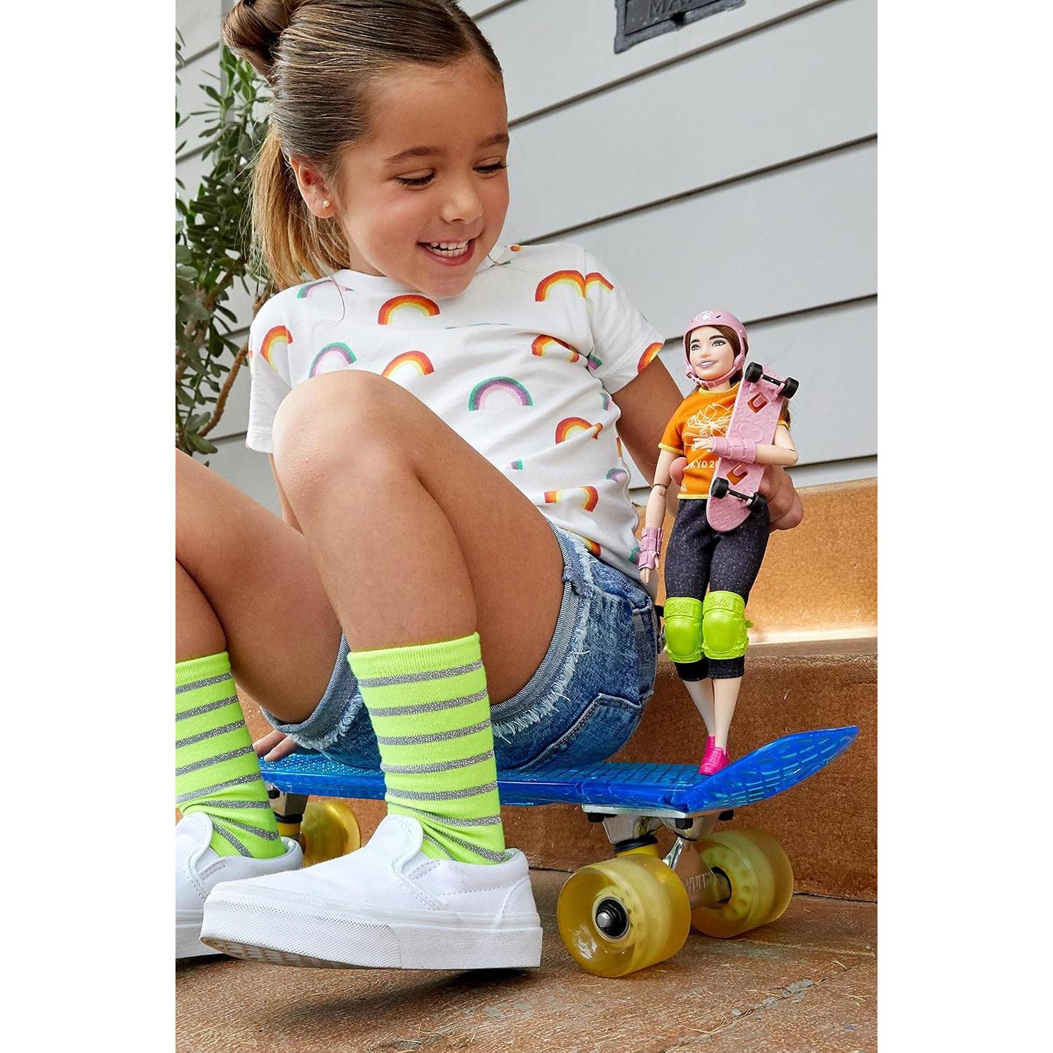 Muñeca Patinadora Barbie Tokio 2020 con Medalla y Patineta