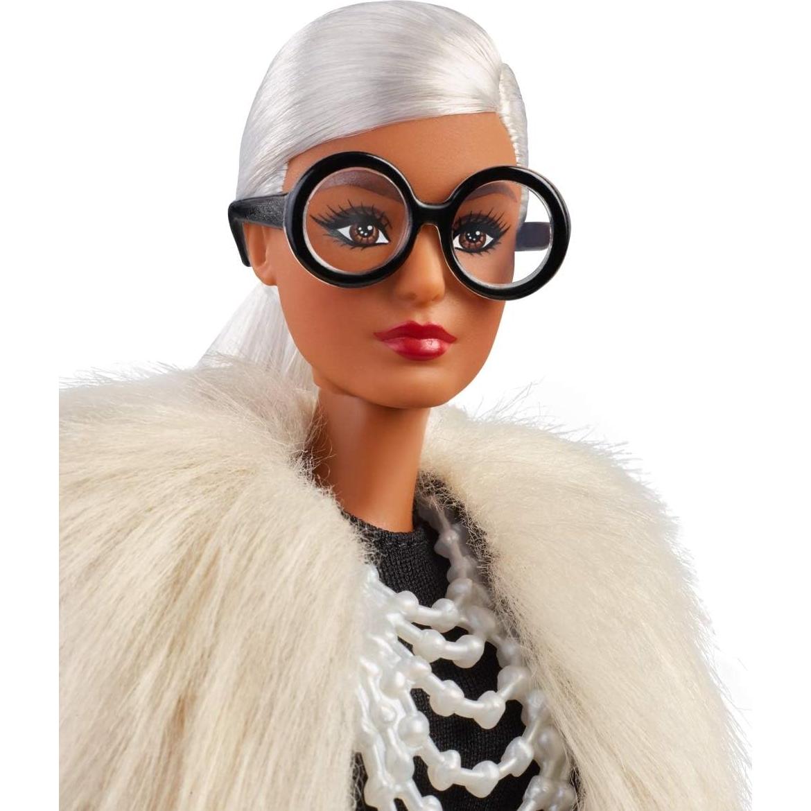 Muñeca Barbie Iris Apfel Coleccionista con Chaleco Multicolor