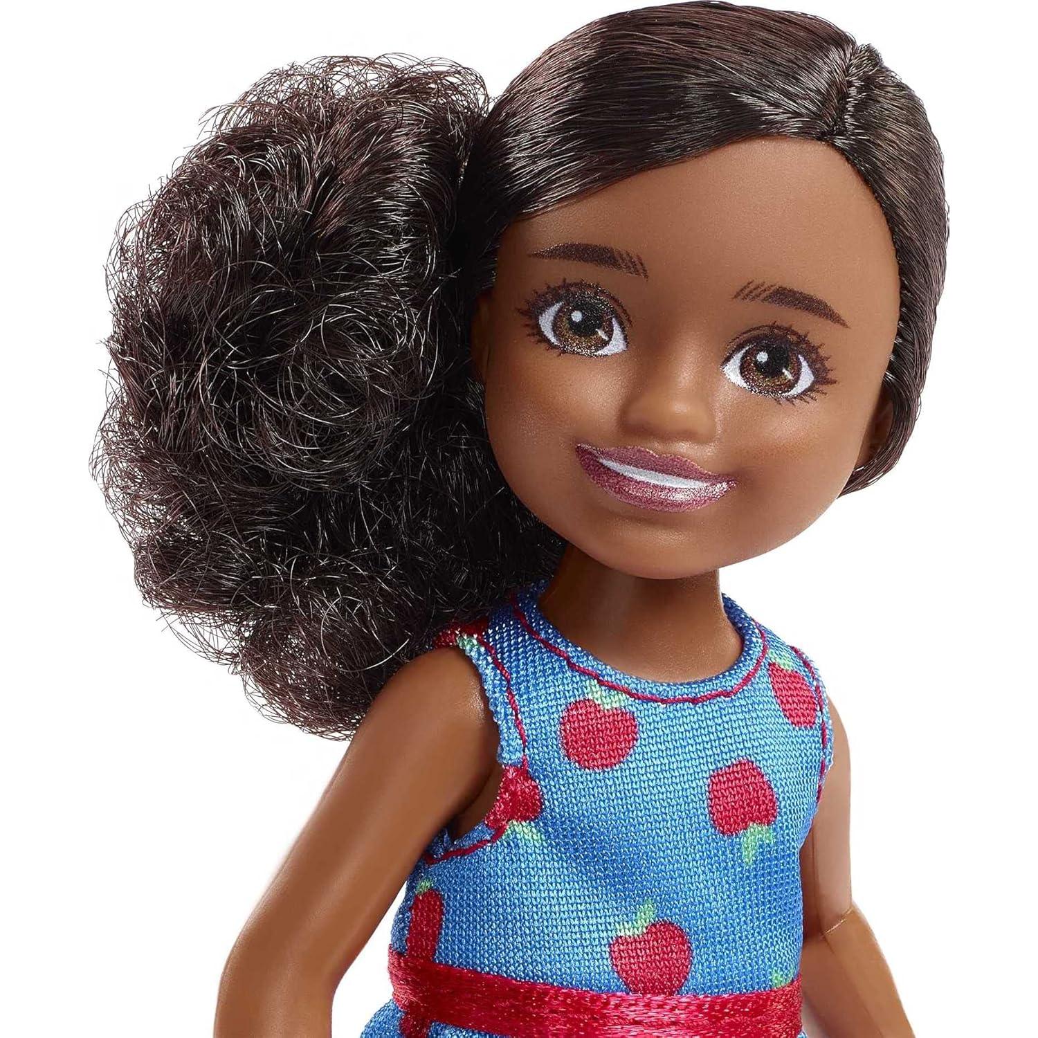 Muñeca Barbie Real Petite con Cabello Lavanda y Falda Mariposas