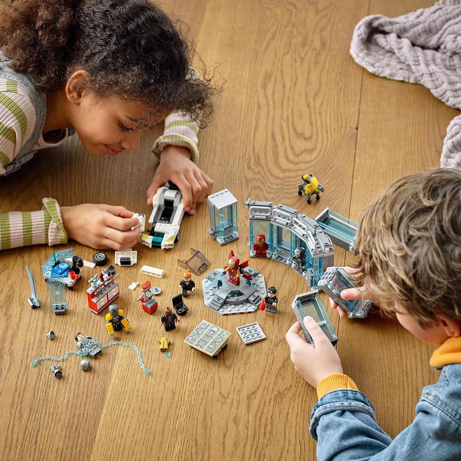 LEGO Marvel Iron Man Armory 76216 - Set de Construcción 496 Piezas