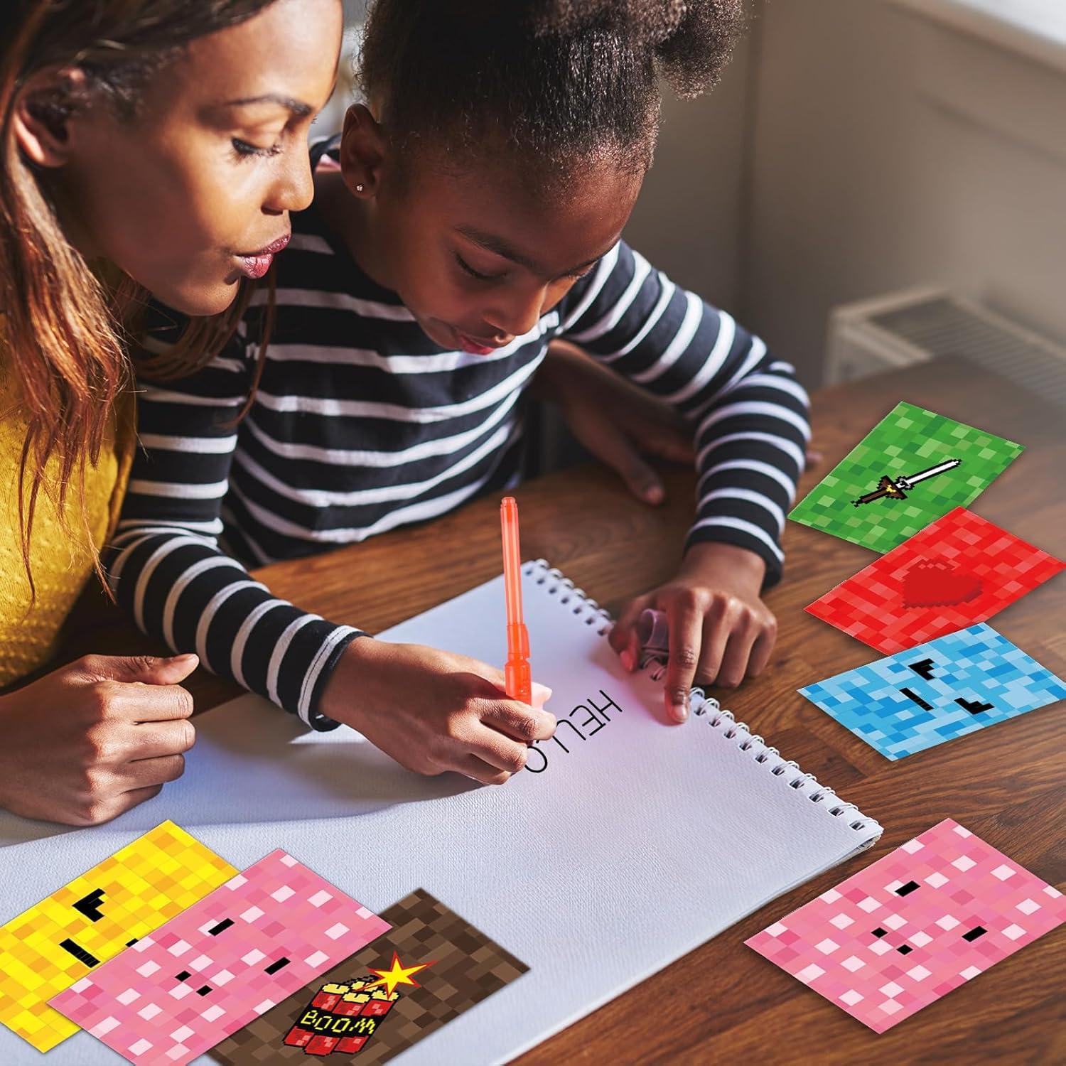 Set de Fiesta Pixel ZOIIWA 48 Piezas: 24 Bolígrafos UV y Libretas