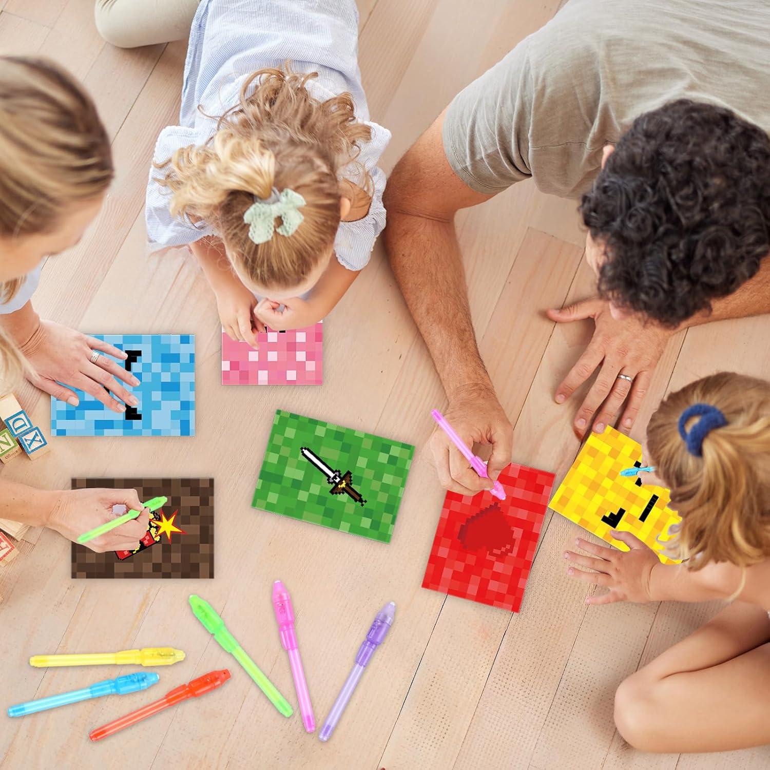 Set de Fiesta Pixel ZOIIWA 48 Piezas: 24 Bolígrafos UV y Libretas