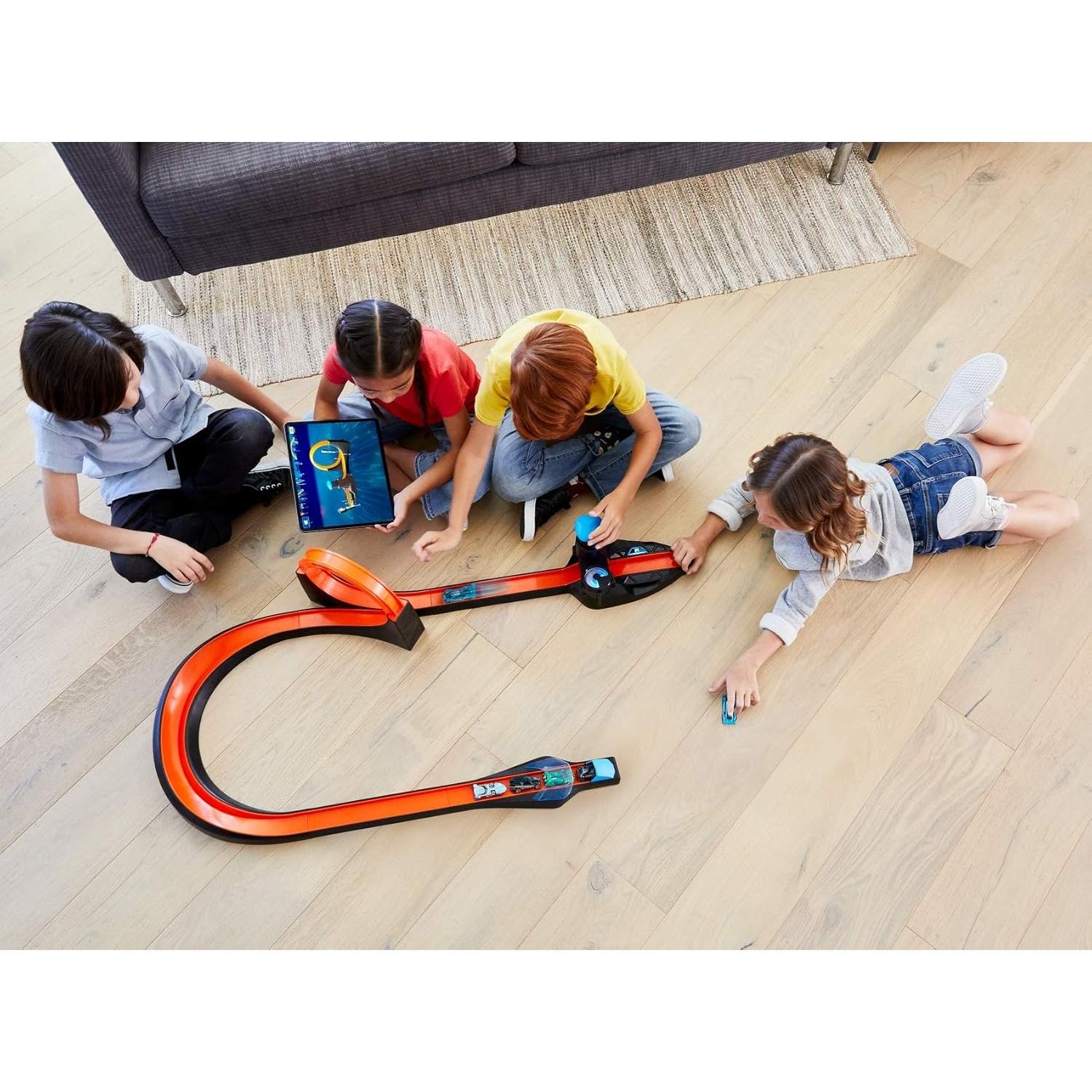 id Smart Track Starter Kit with 3 Exclusive Cars, Track Pieces and Hot Wheels Race Portal for Physical & Digital Play, Gift for Kids Ages 8 Years Old & Up, Multi (GRH89)