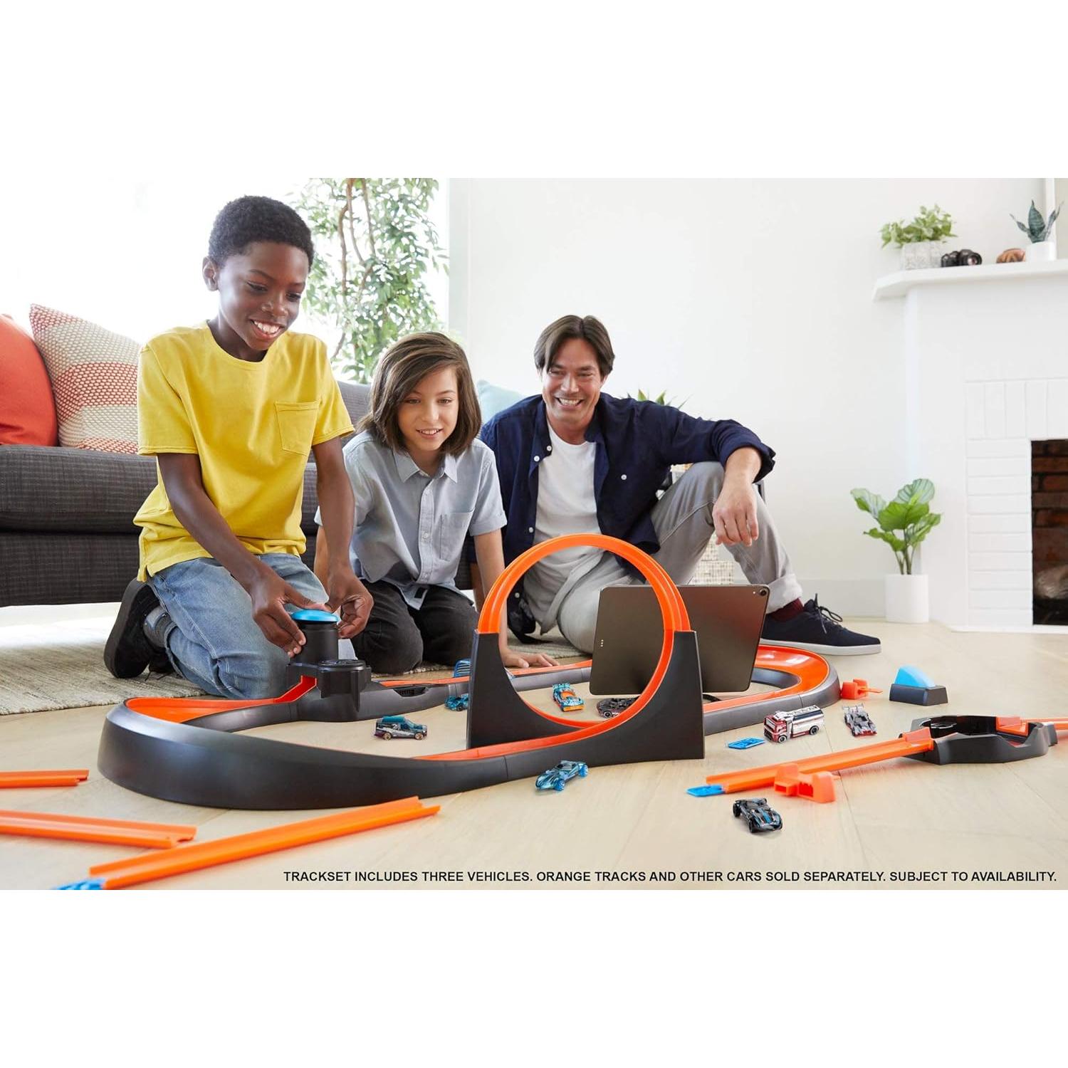 id Smart Track Starter Kit with 3 Exclusive Cars, Track Pieces and Hot Wheels Race Portal for Physical & Digital Play, Gift for Kids Ages 8 Years Old & Up, Multi (GRH89)