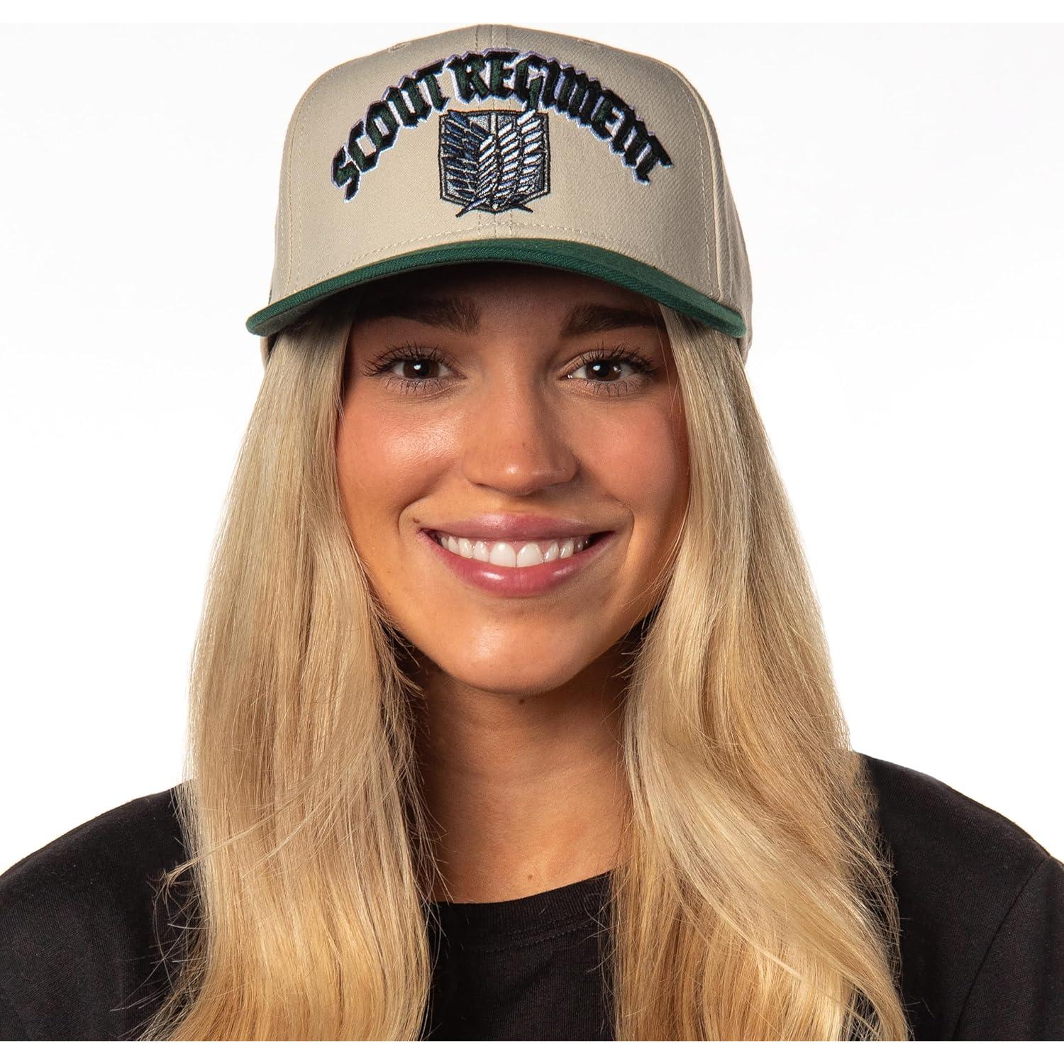 Gorra Snapback Bordada Ataque a los Titanes Beige Unisex