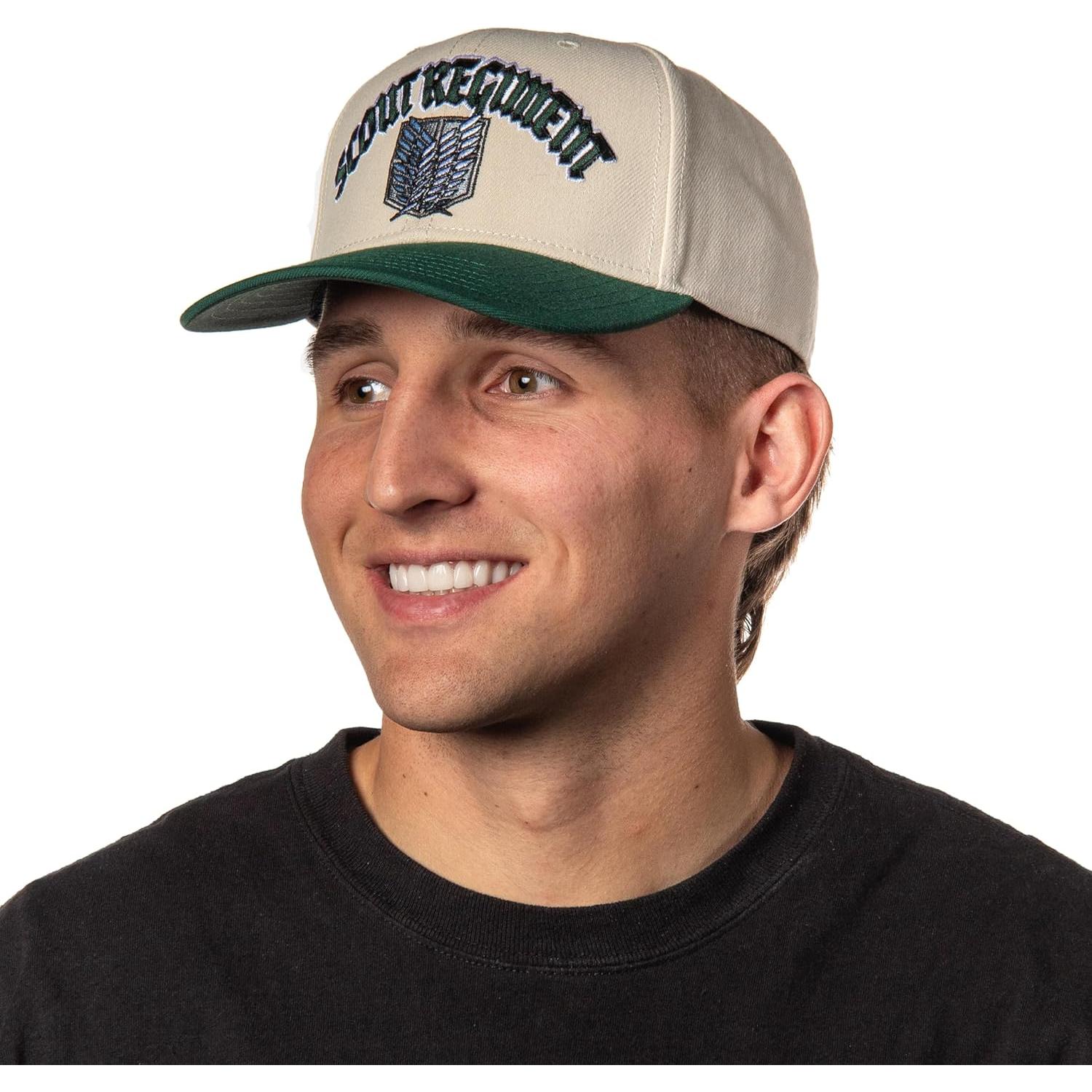 Gorra Snapback Bordada Ataque a los Titanes Beige Unisex