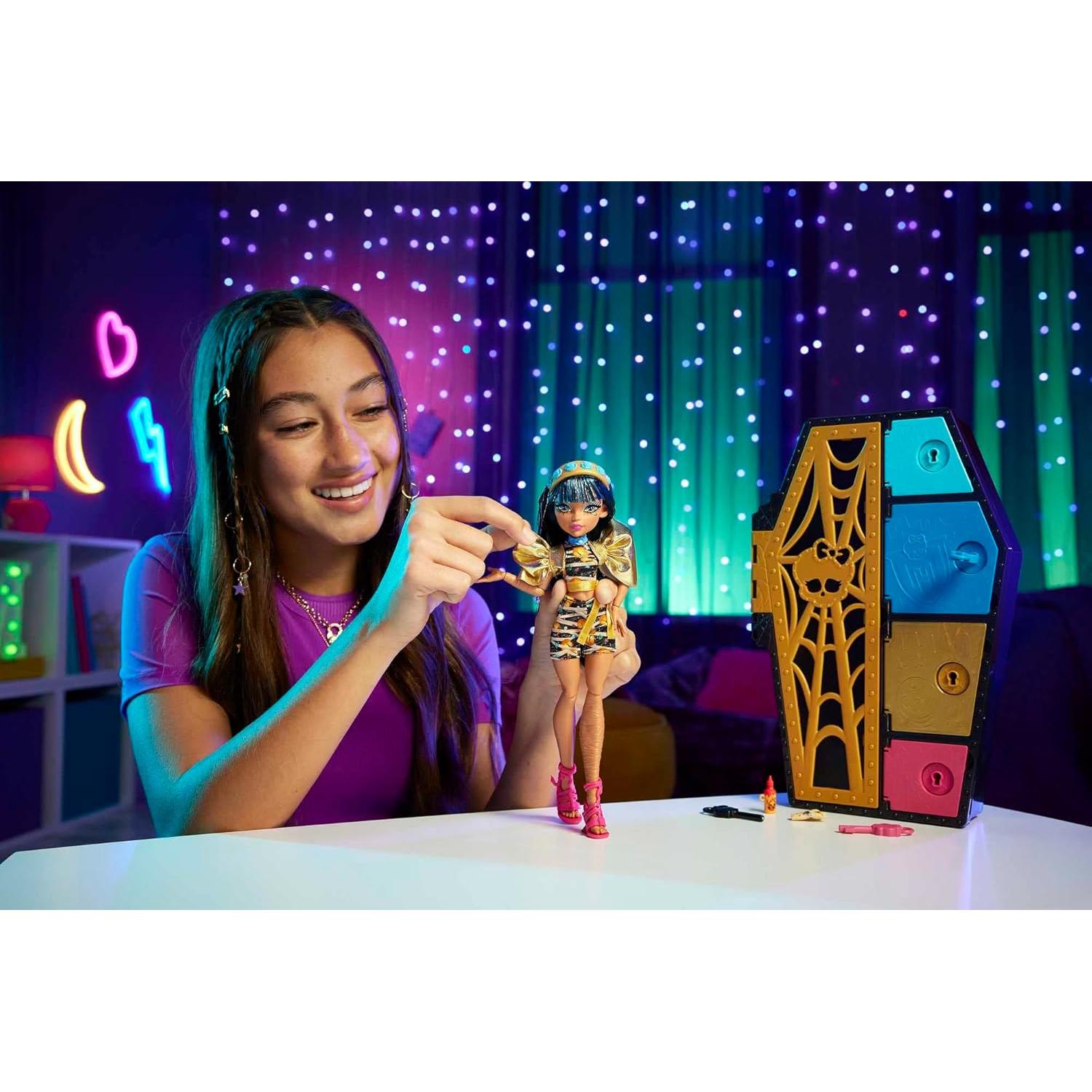 Muñeca Cleo De Nile Monster High con armario y 19 sorpresas