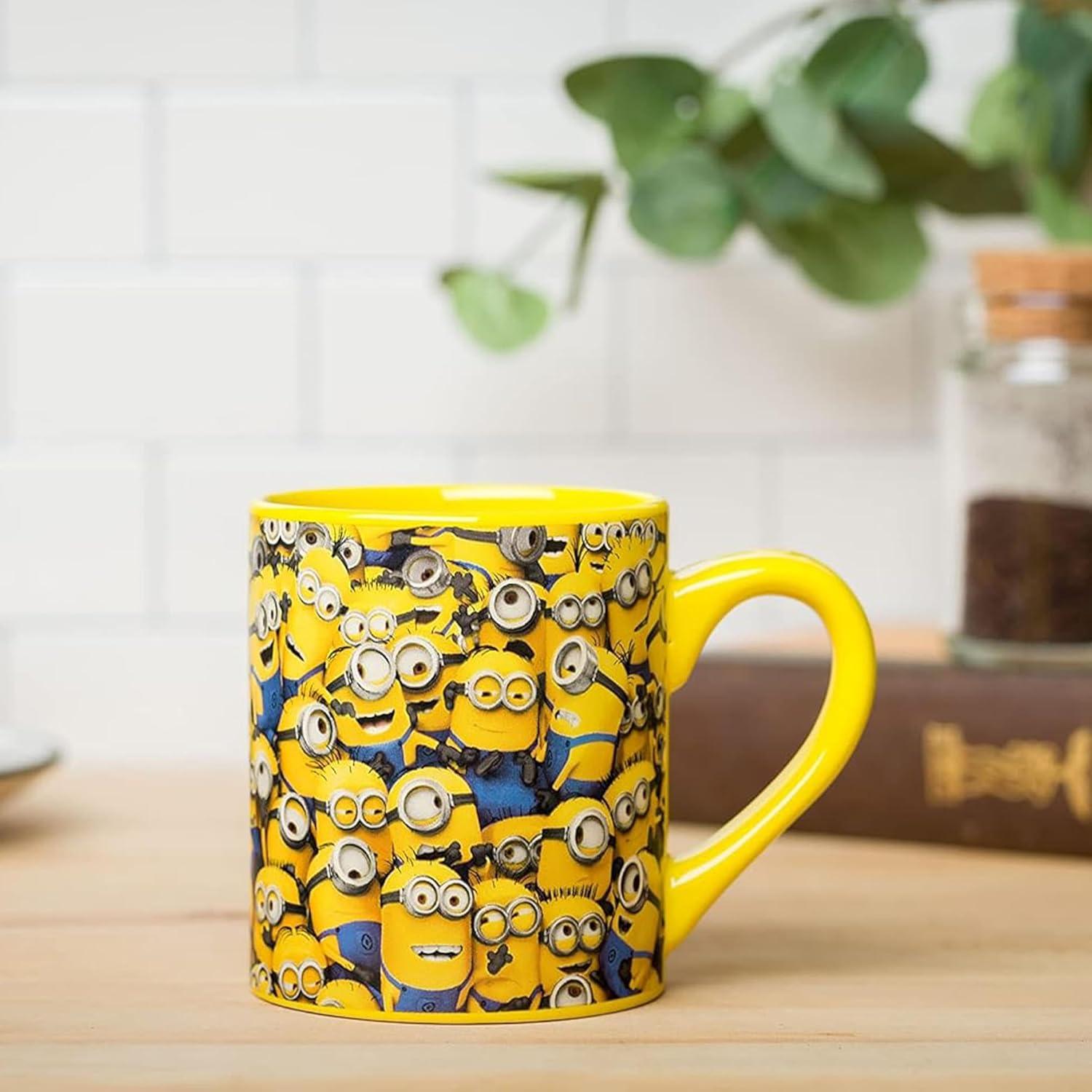 Taza de Cerámica Minions Desordenados Silver Buffalo 414ml