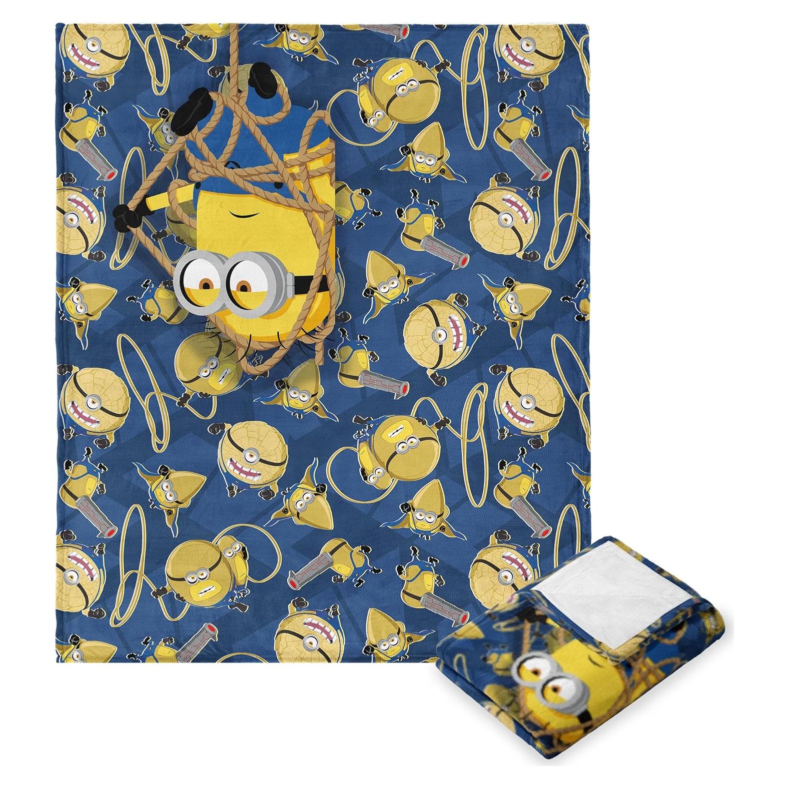 Manta de Nubes Just Hanging Despicable Me 4 127x152cm