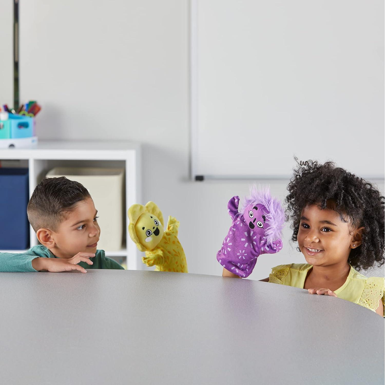 Títeres de mano Feelings Family Hand2Mind - Set de 5 para niños