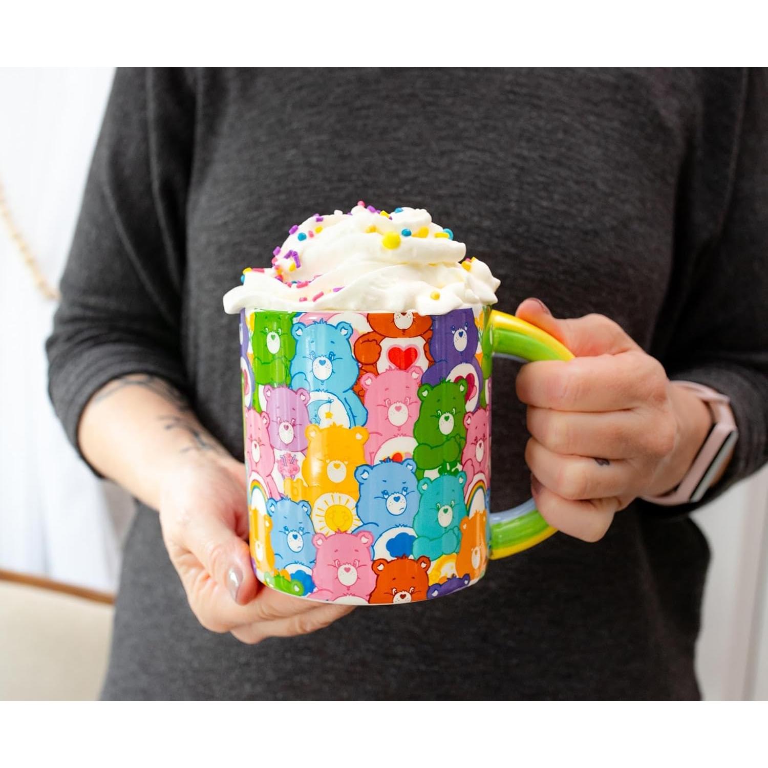 Taza de cerámica Care Bears Silver Buffalo 590ml arcoíris