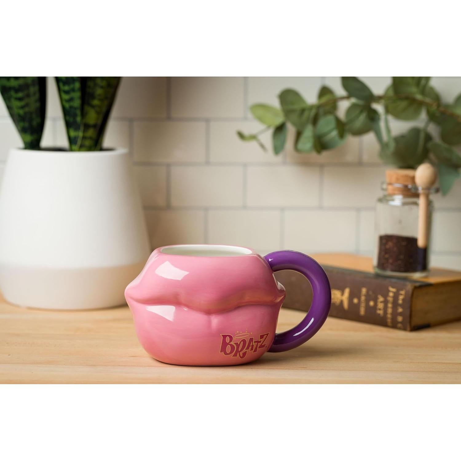 Taza Cerámica 3D Bratz Silver Buffalo 591 ml Labios