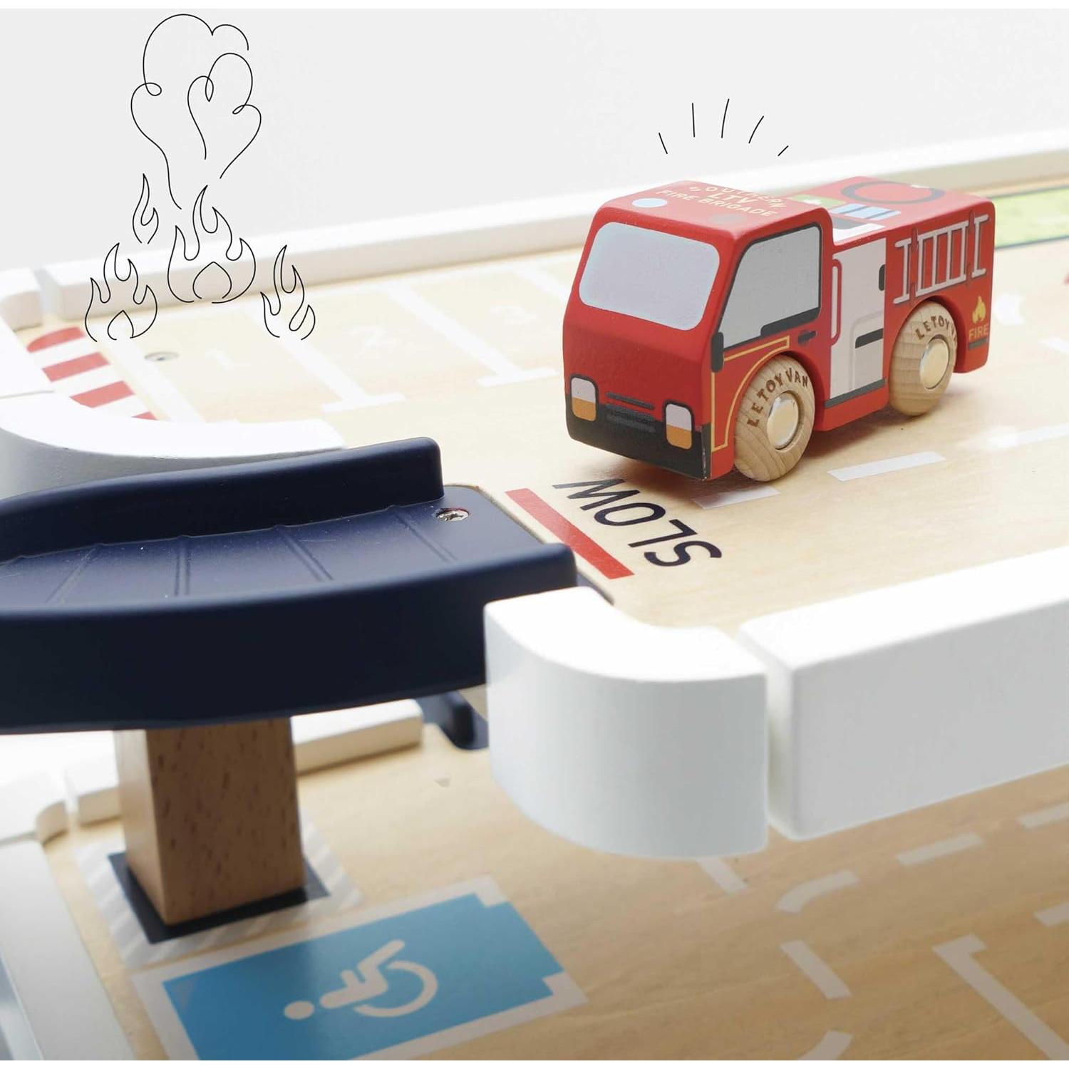 Garaje de Bomberos de Madera Le Toy Van 3 Pisos con Accesorios