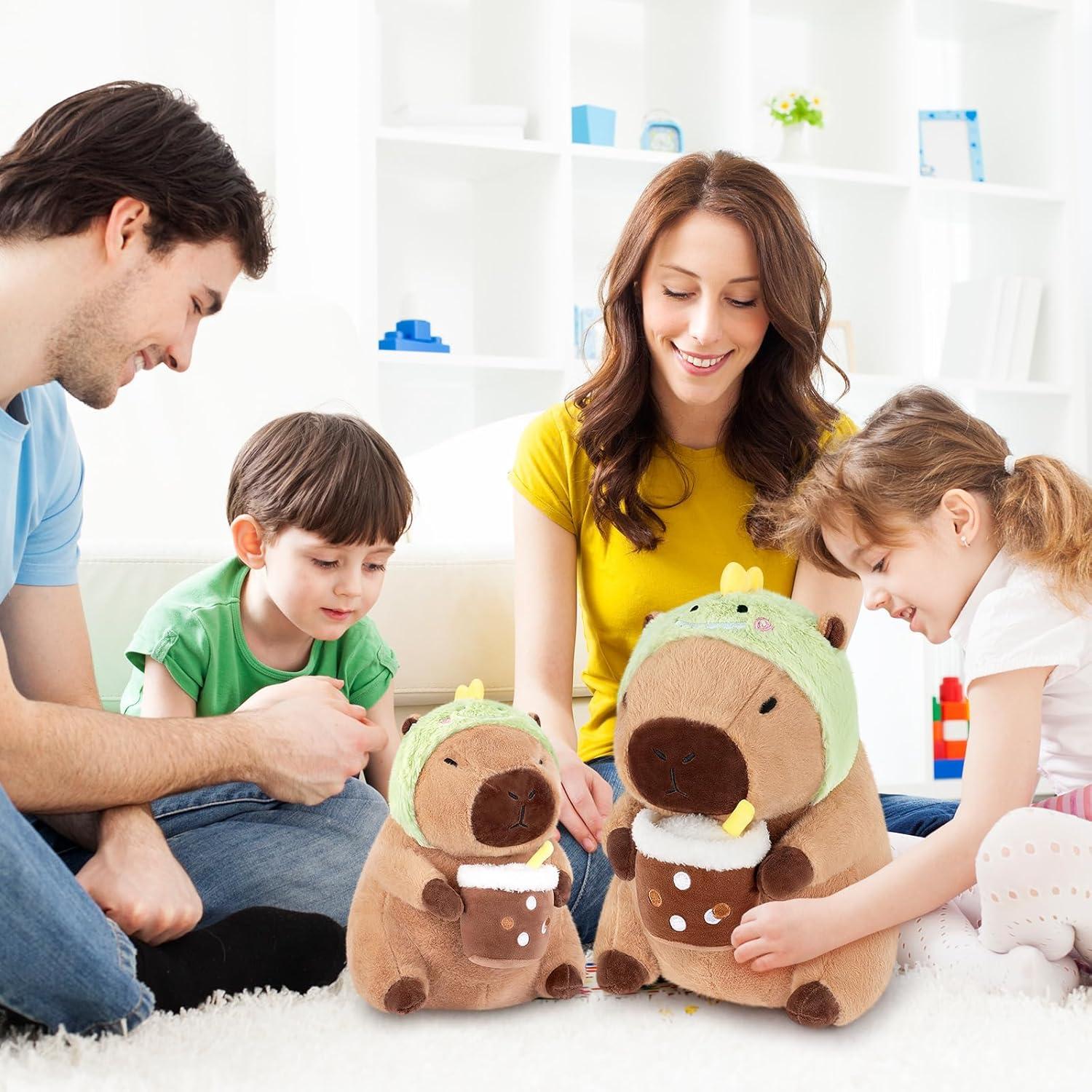 Peluche Capibara Achwishap 30 cm con Sombrero de Dinosaurio