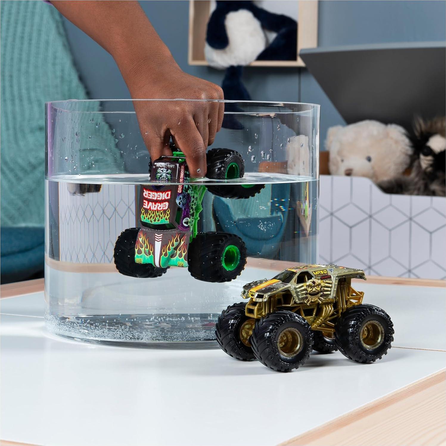 Camiones Monstruo Monster Jam 1:64 Grave Digger y Max D