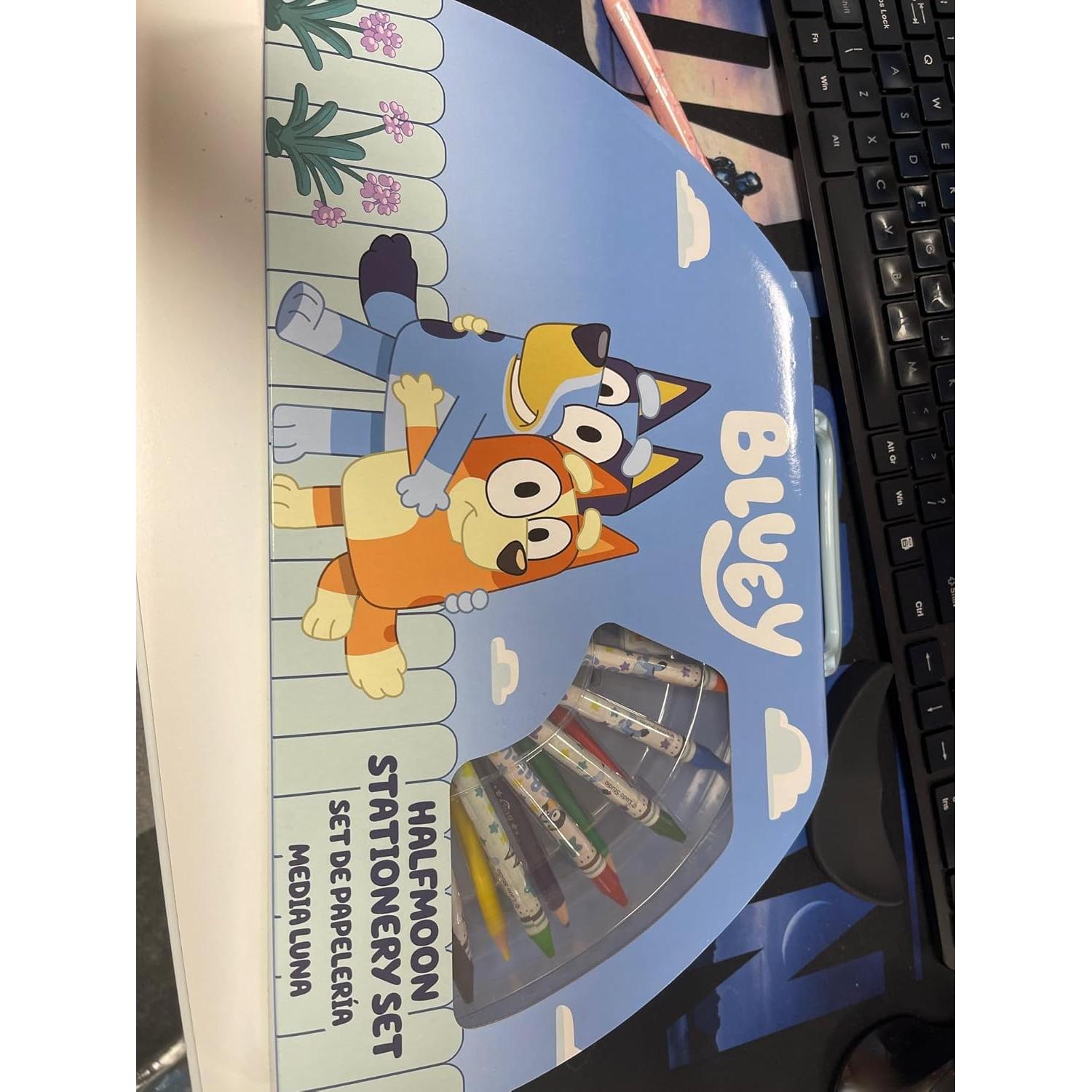 Kit de Dibujo Bluey 120 Piezas Estuche Azul Media Luna
