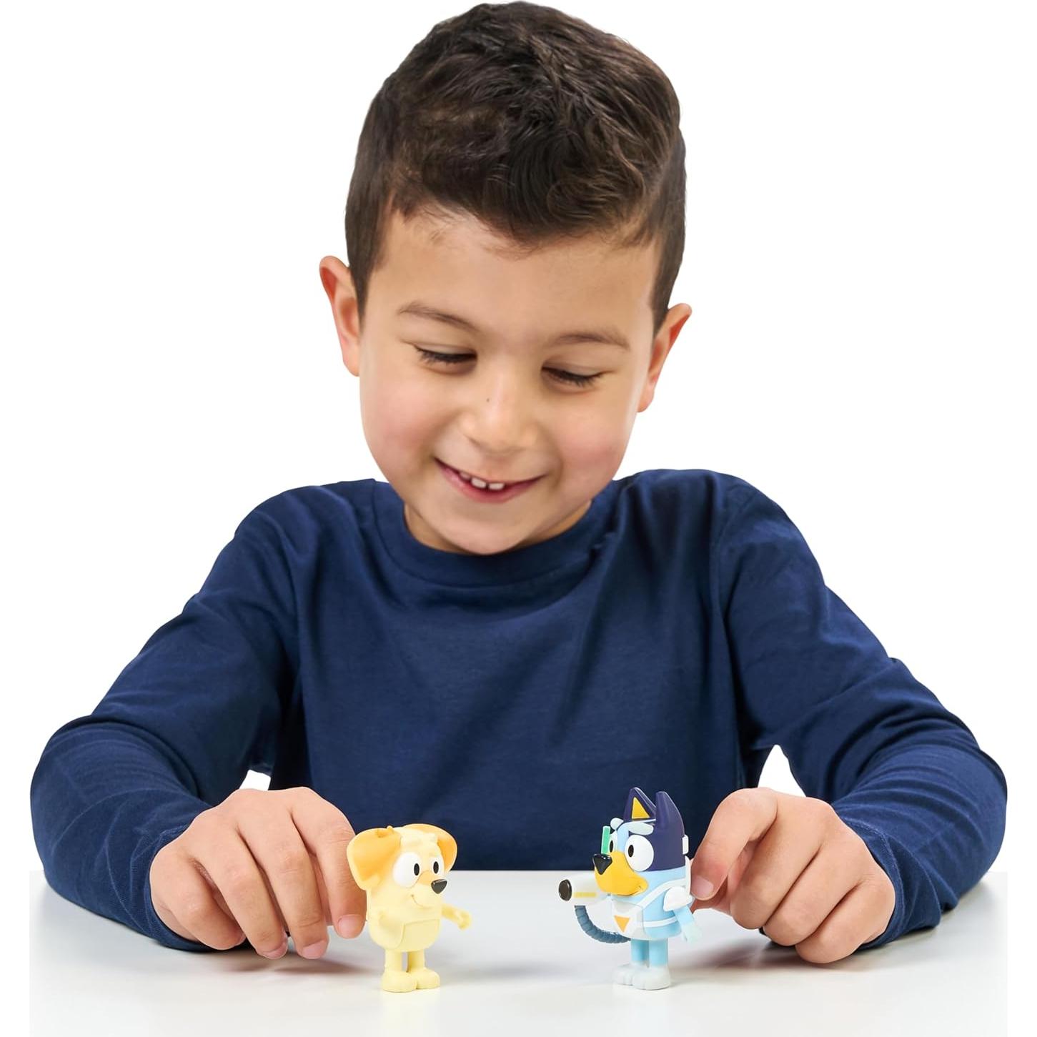 Paquete de Figuras Bluey y Chucky - Traje de Sorpresa 2 Pack