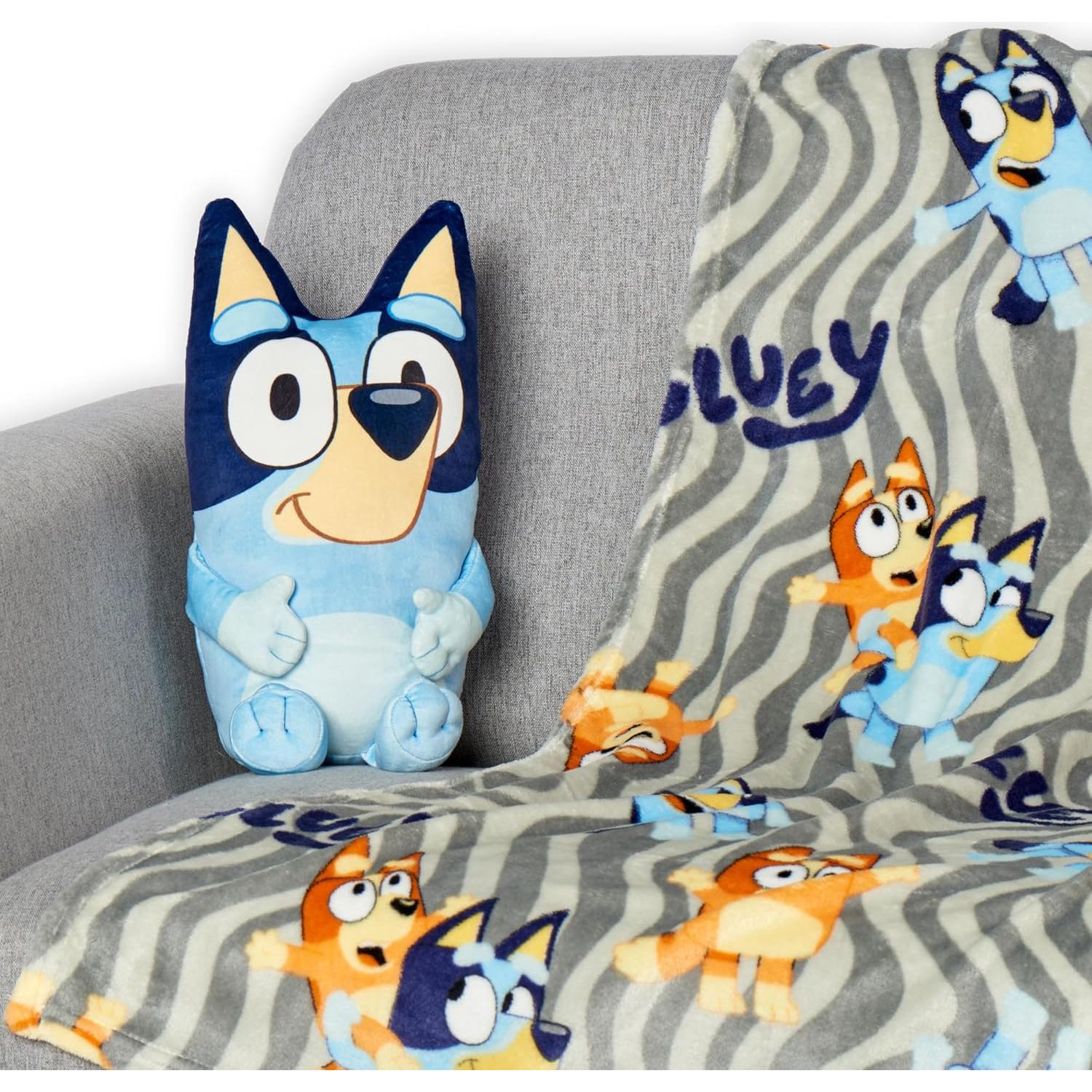 Conjunto Manta y Almohada Abrazo Bluey 127x152 cm Suave