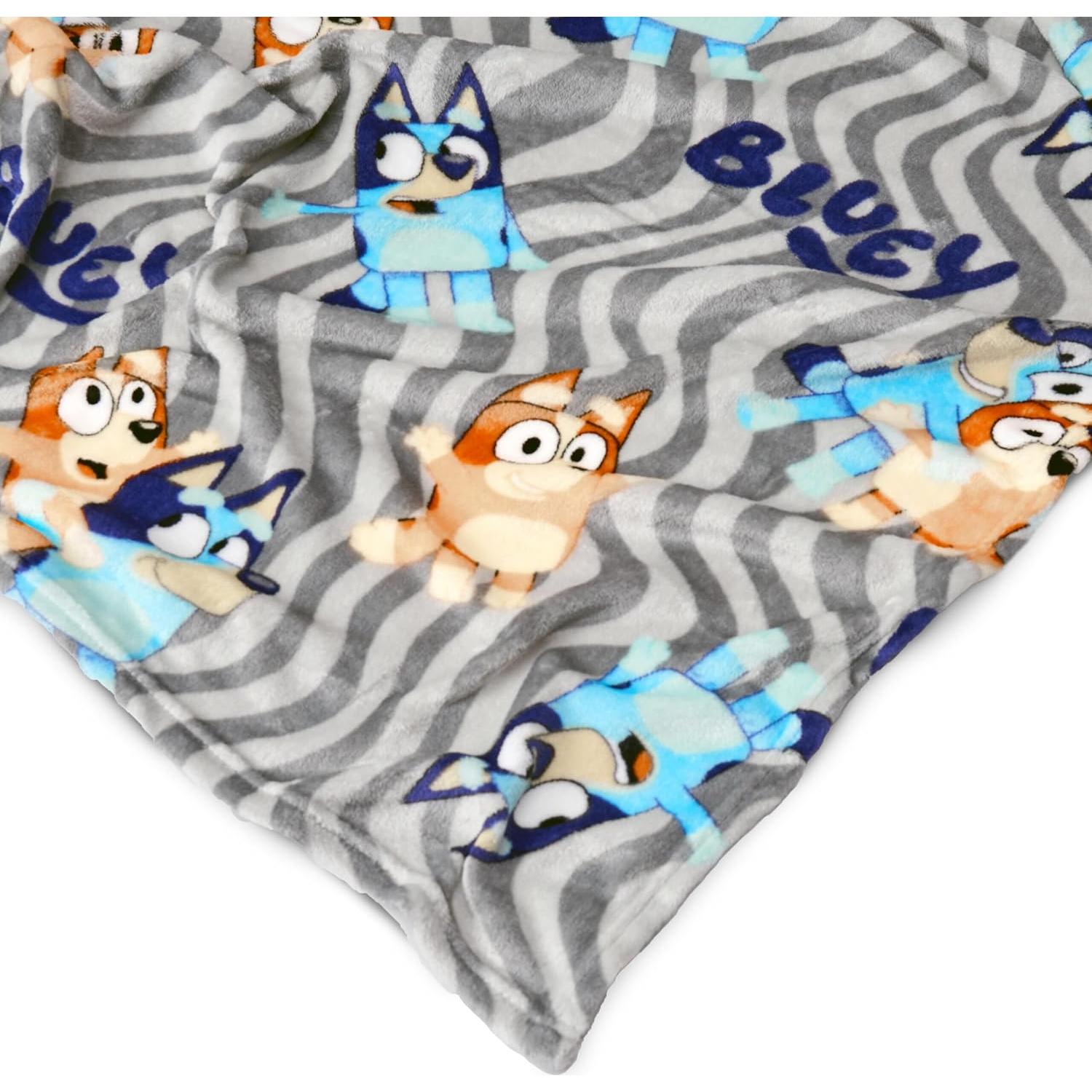 Conjunto Manta y Almohada Abrazo Bluey 127x152 cm Suave