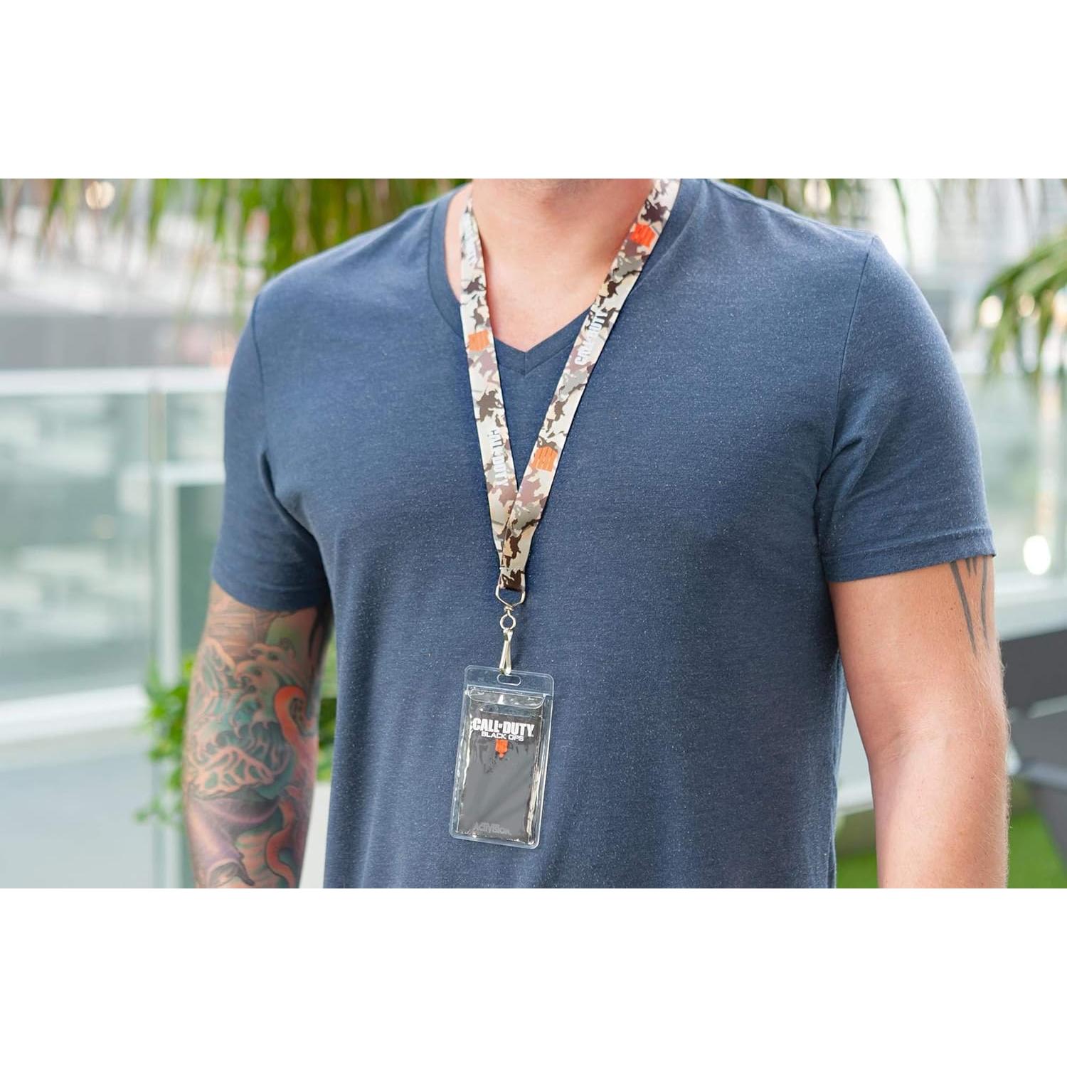 Lanyard y Placa de Identificación Call of Duty Black Ops 4