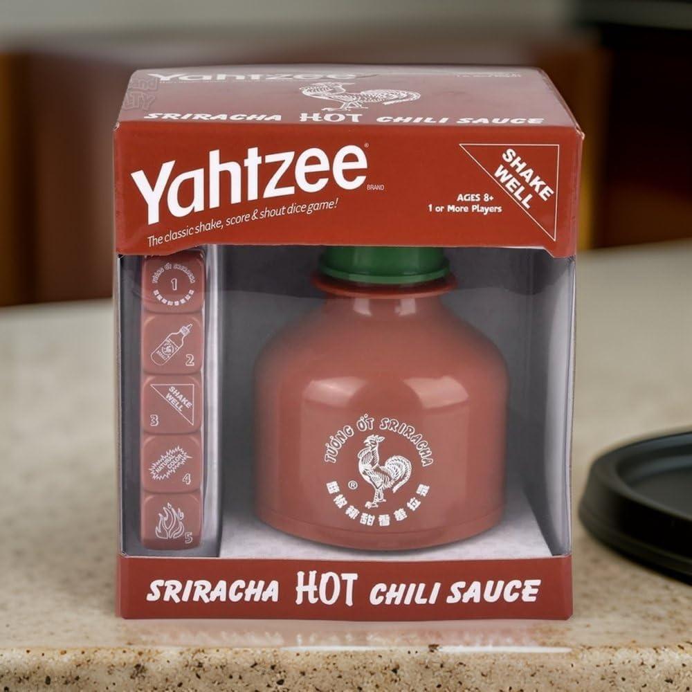 Juego de Dados YAHTZEE Sriracha - Taza y Dados Temáticos
