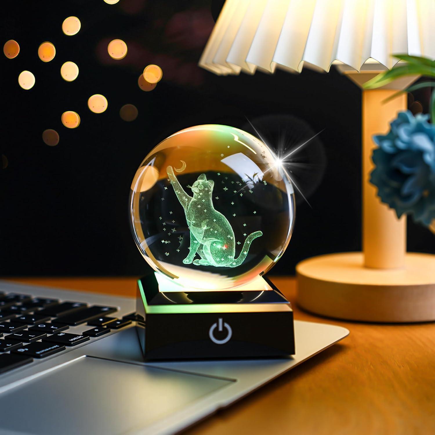 Bola de Cristal 3D Gato YU FENG 8 cm con Luz Colorida
