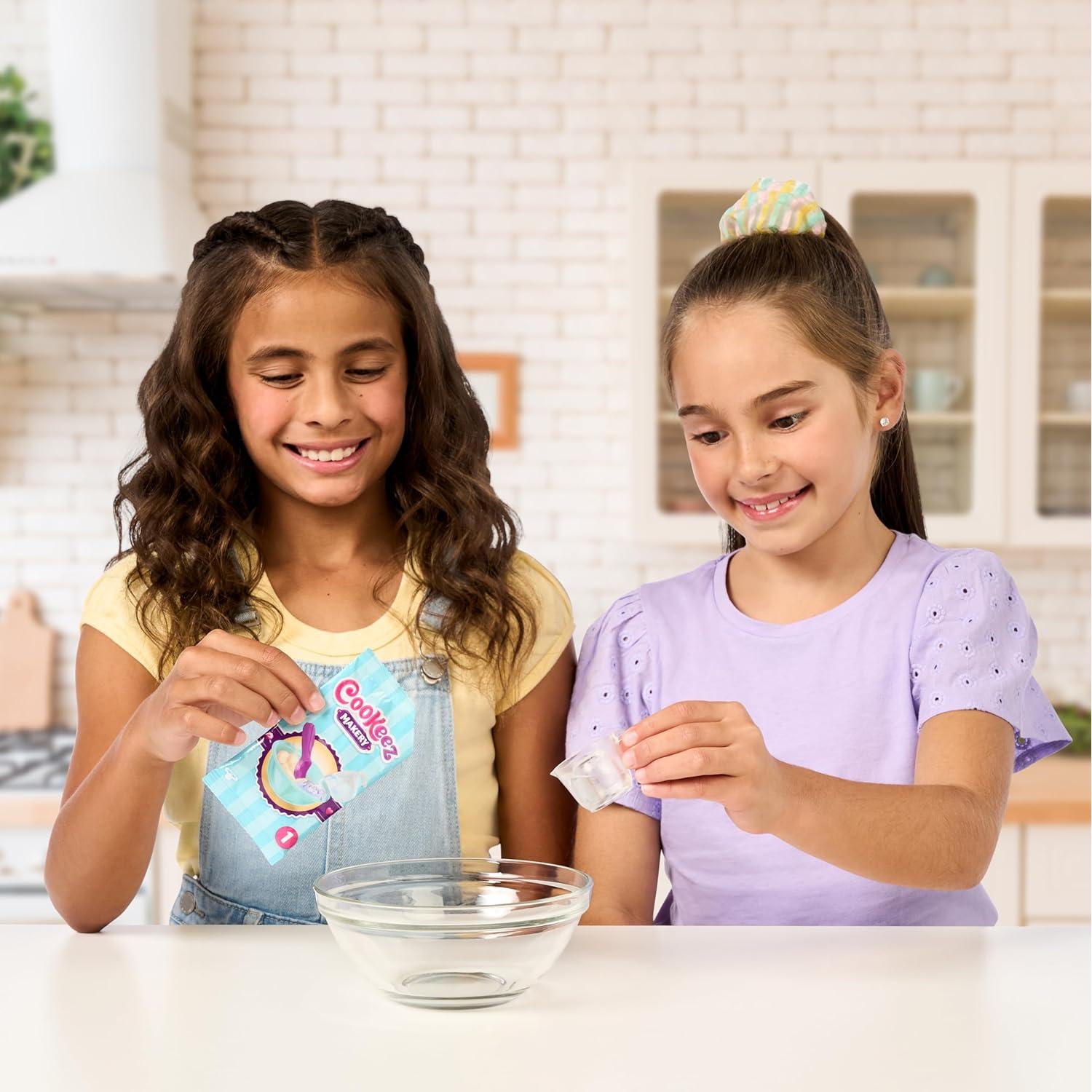 Cookeez Makery Freezy Cakez - Peluche Interactivo Sorpresa