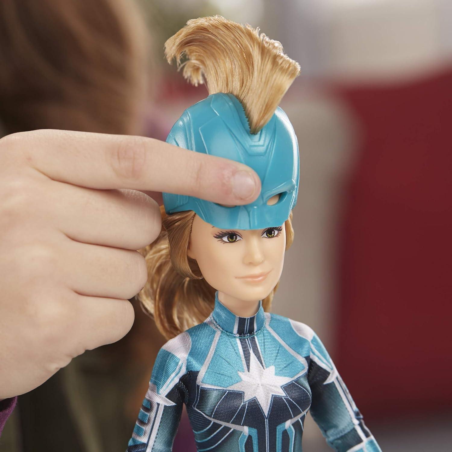 Muñeca Superhéroe Capitán Marvel Hasbro 29.2 cm con casco