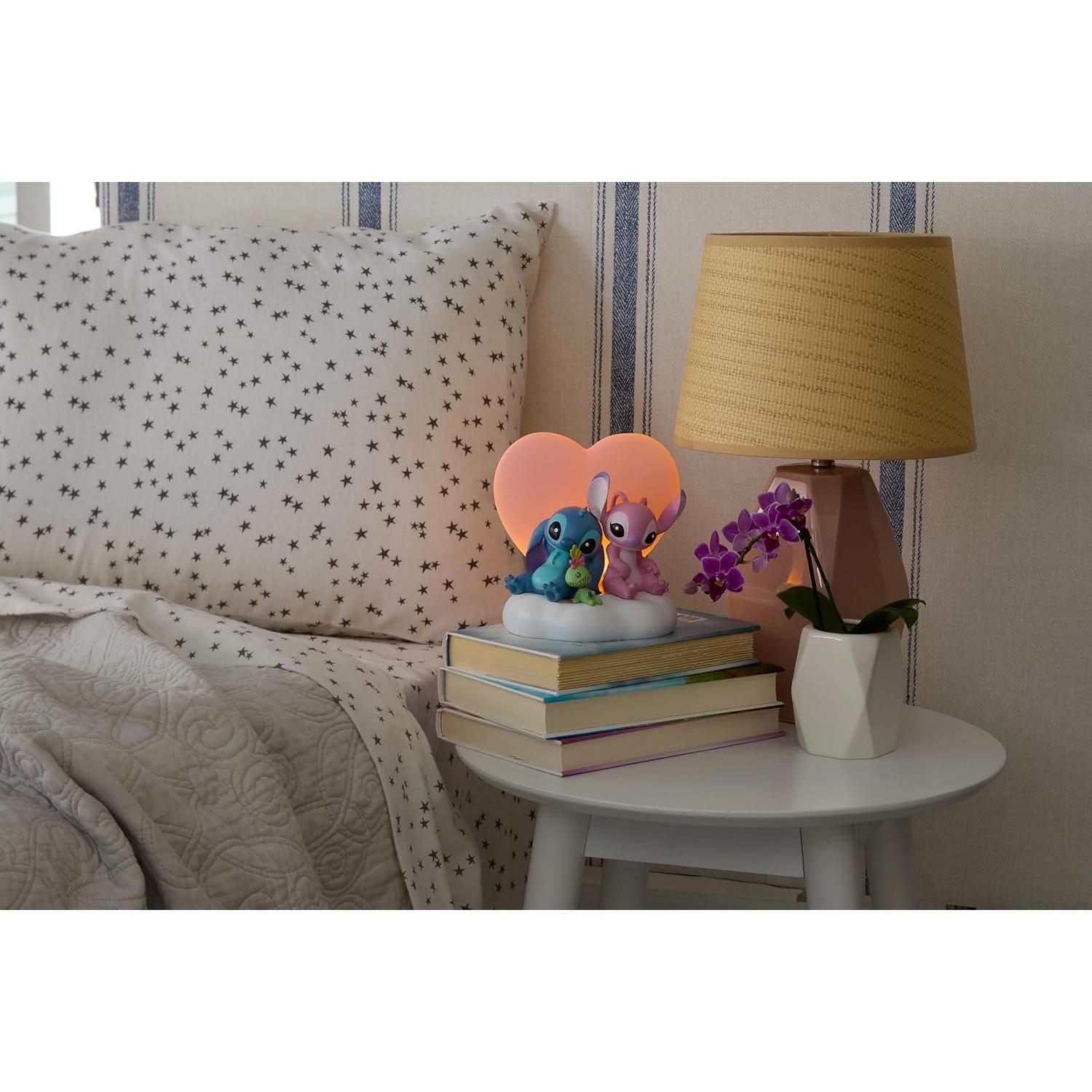 Figurita Enesco Disney Showcase Lilo y Stitch 17.78 cm