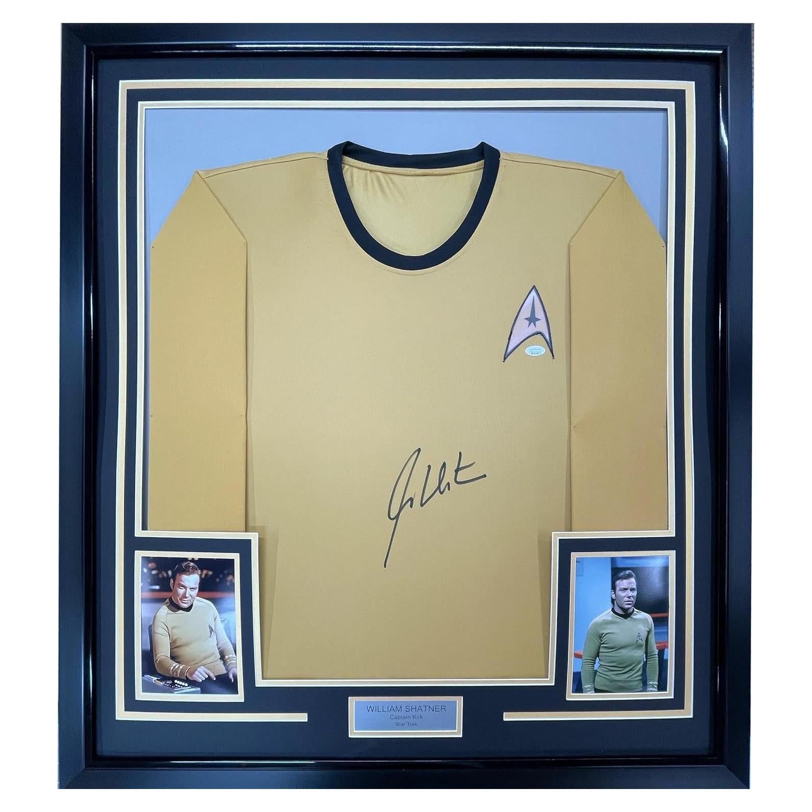Camisa enmarcada Capitán Kirk Star Trek firmada 89x99 cm