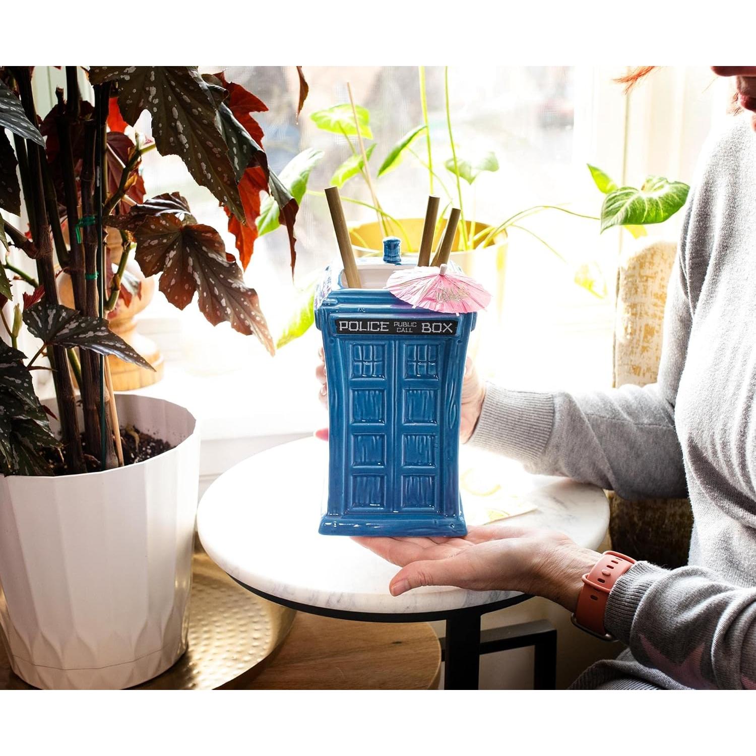 Taza Geeki Tikis Doctor Who TARDIS Cerámica 1.24L
