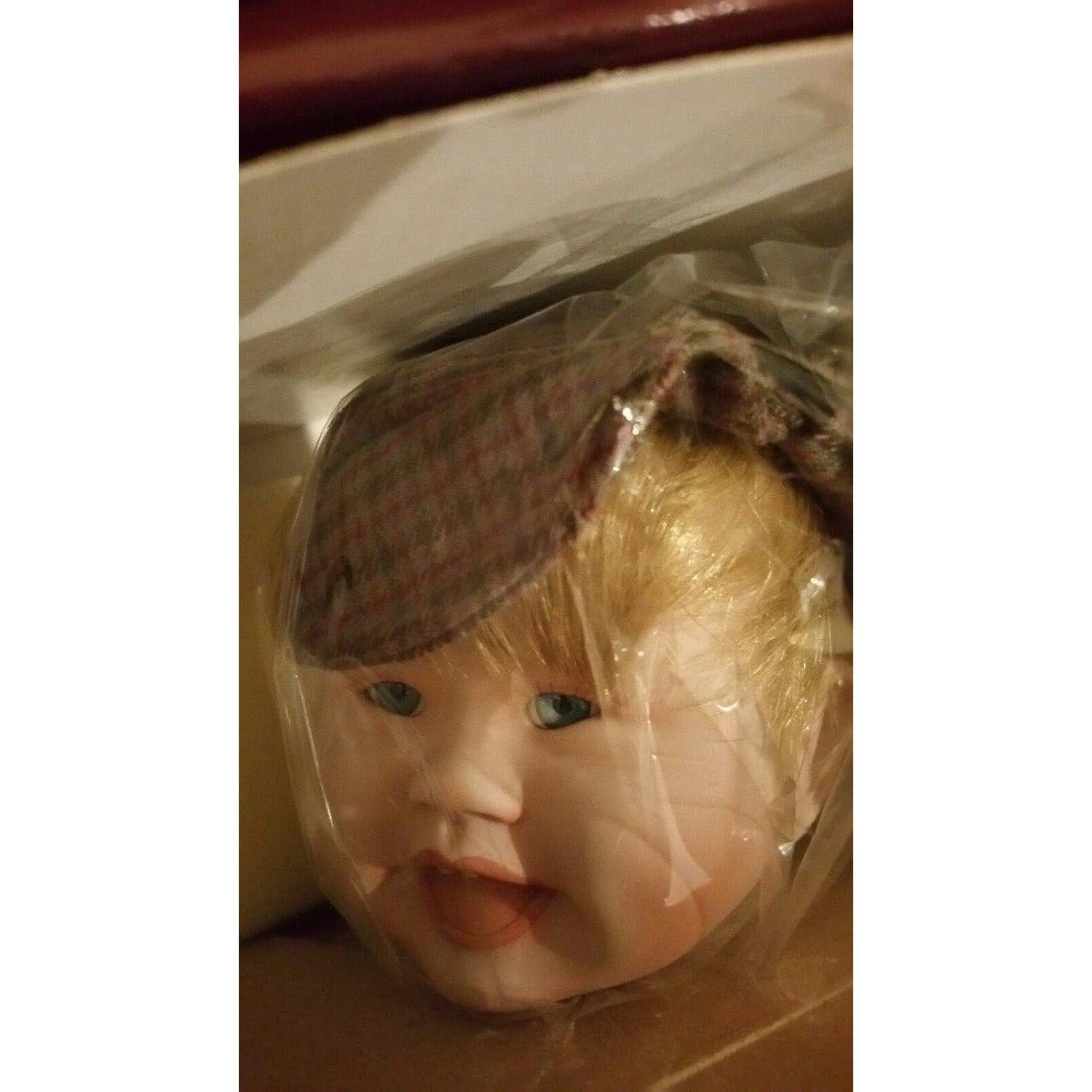 Figurita de Porcelana Pequeña Sherlock Kathy Barry 12 cm