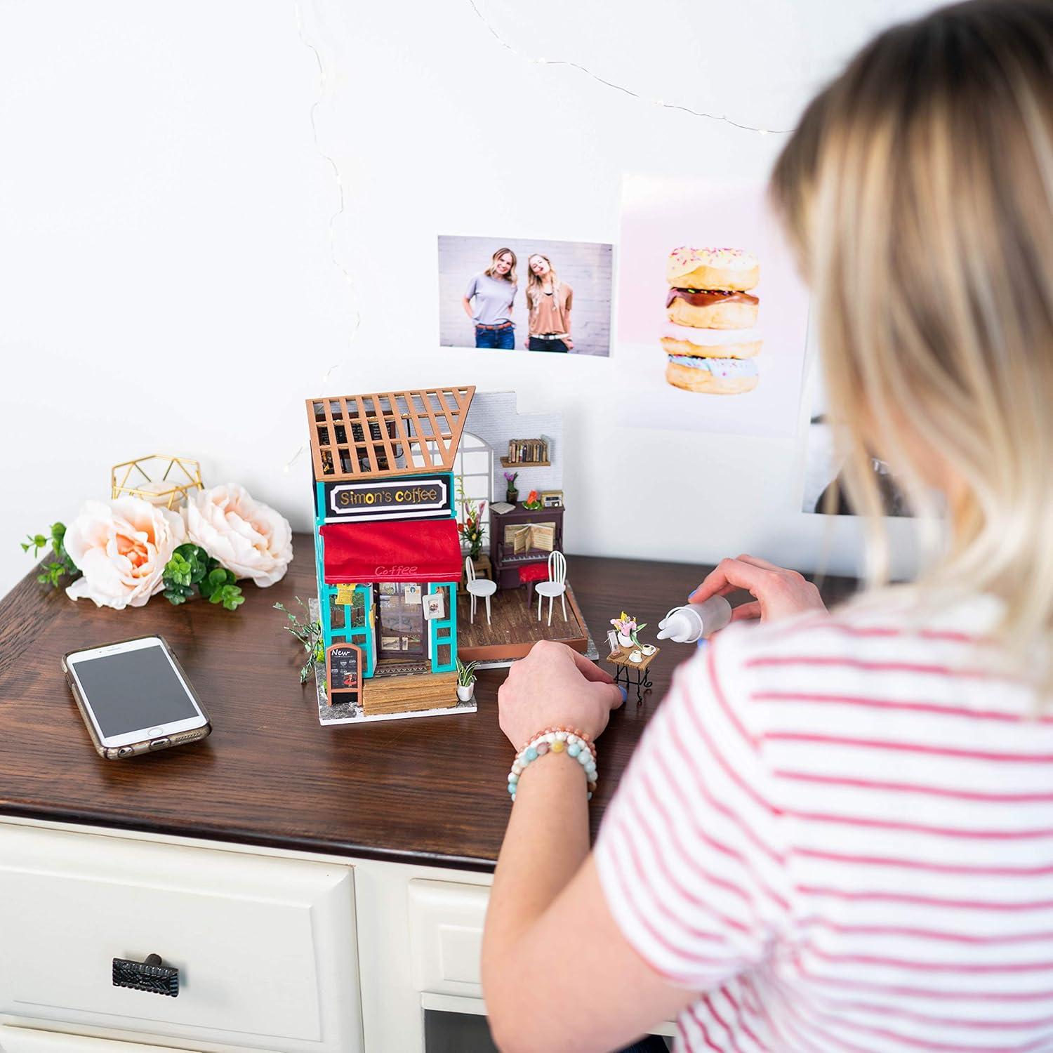 Kit Casa de Muñecas Miniatura DIY Hands Craft - Cafetería Simon 22.6x19.4cm