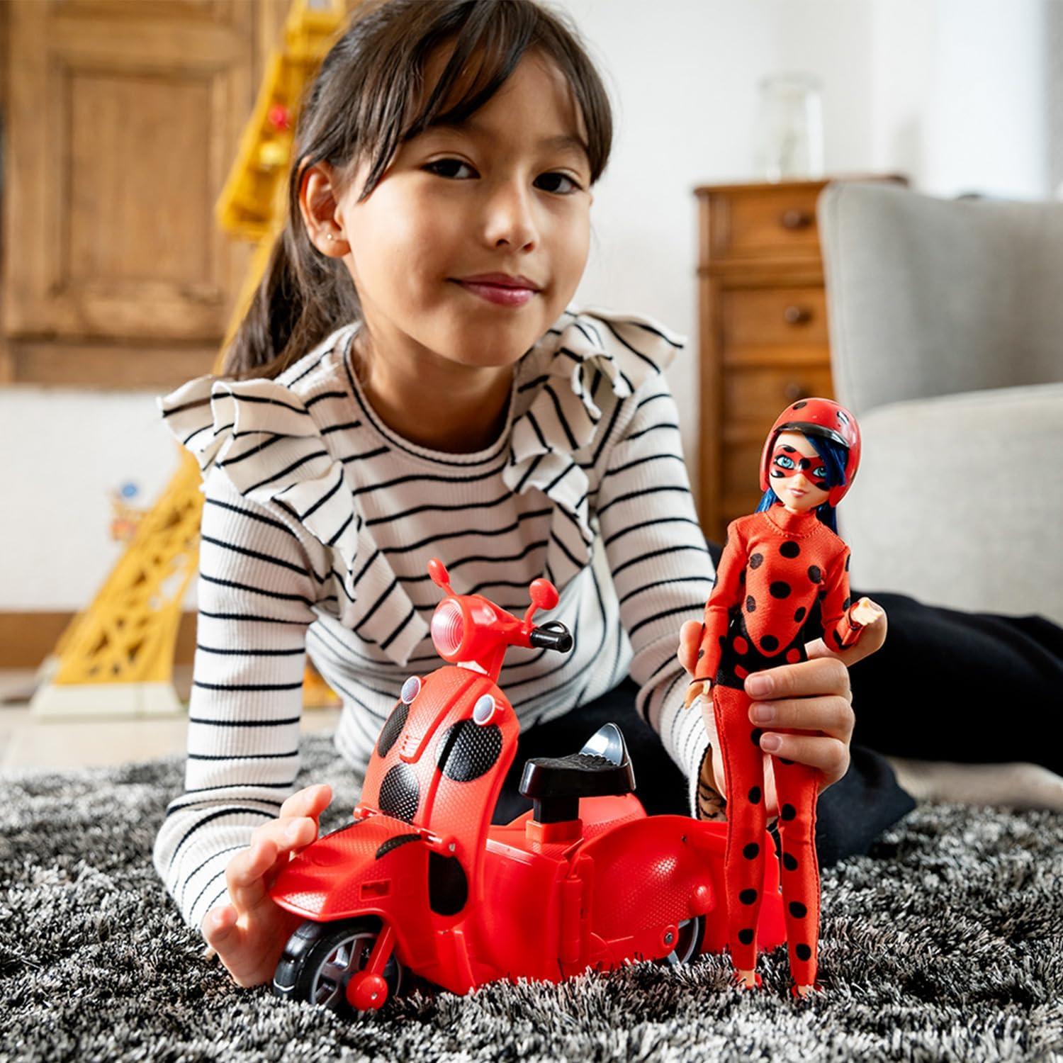 Muñeca Marinette Ladybug 26cm con Scooter Transformador