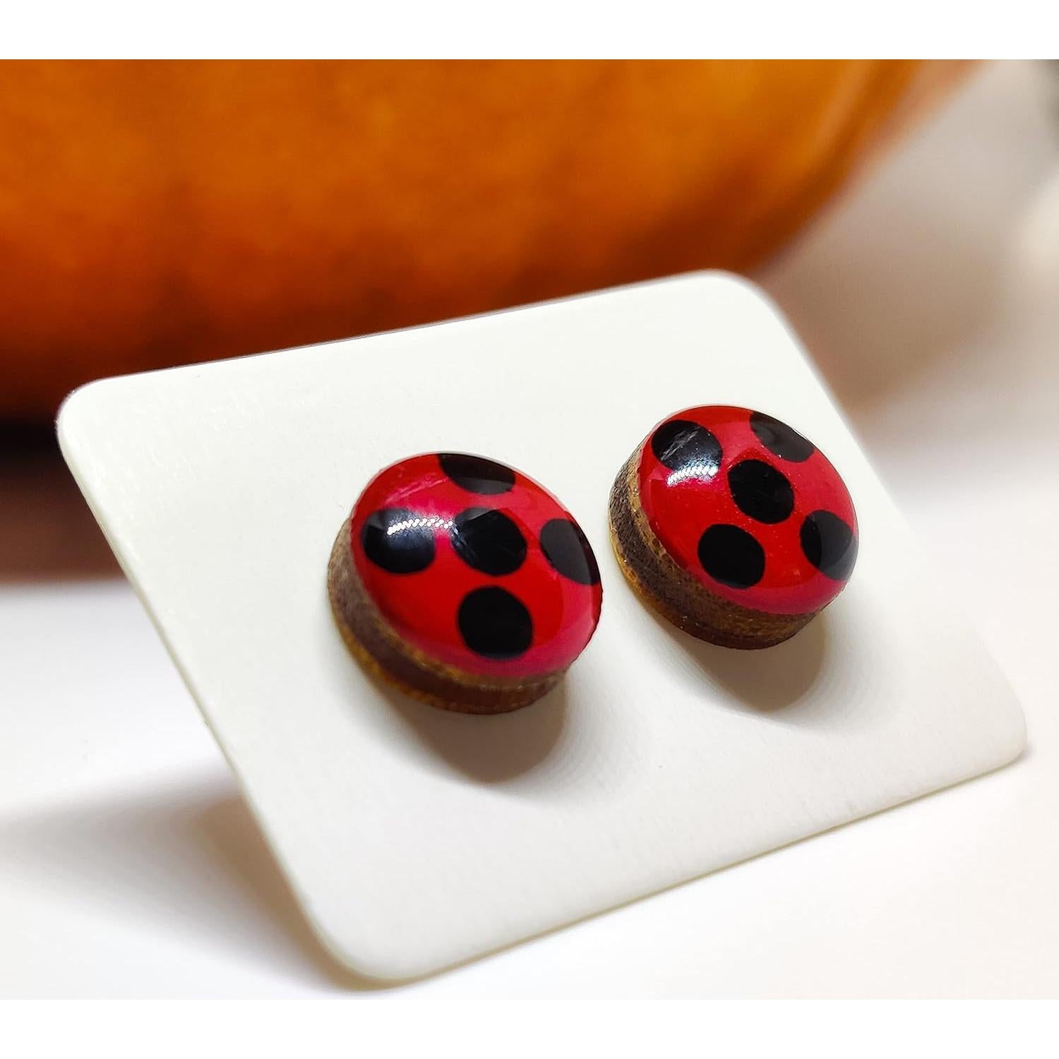 Pendientes de Stud Hechos a Mano Candi Cove 10 mm Mariquita